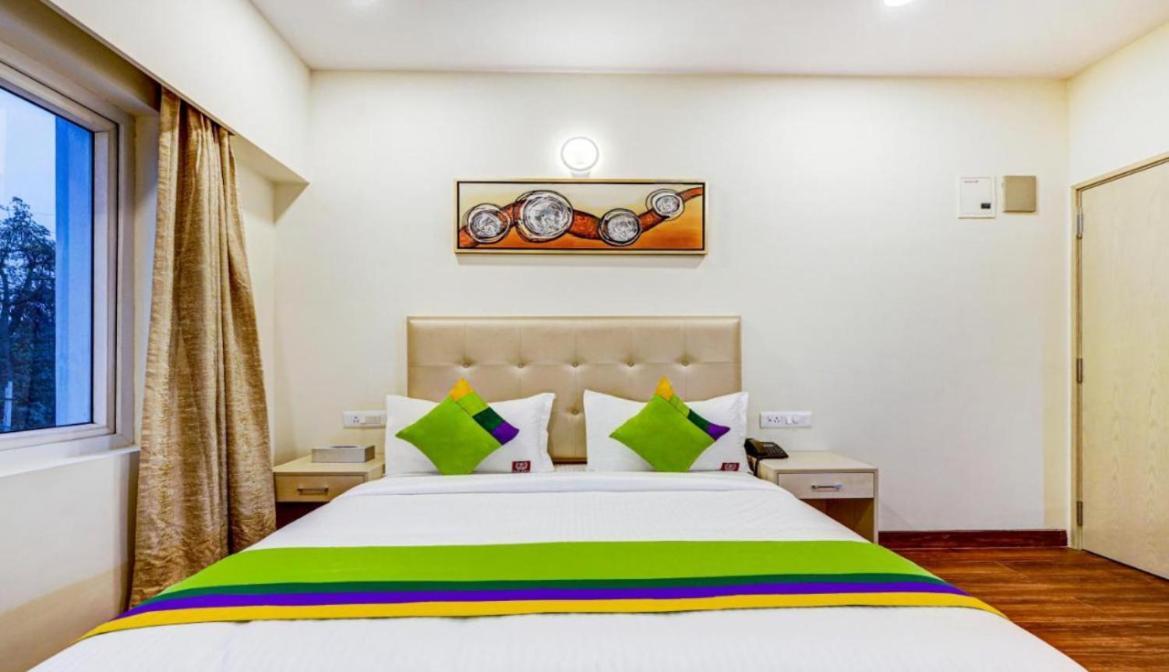 White House Near Prem Mandir Hotel Vrindavan