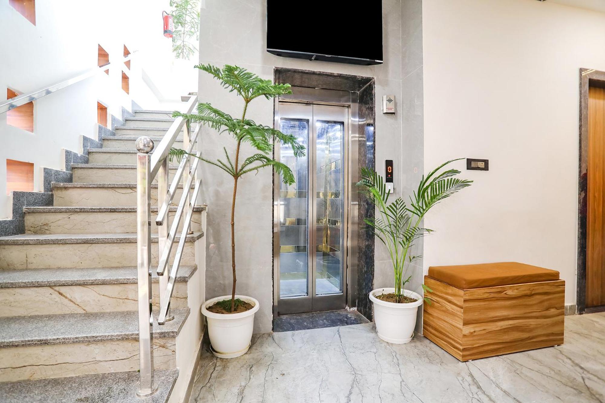 Hotel Fabhotel Vasudha Vrindavan