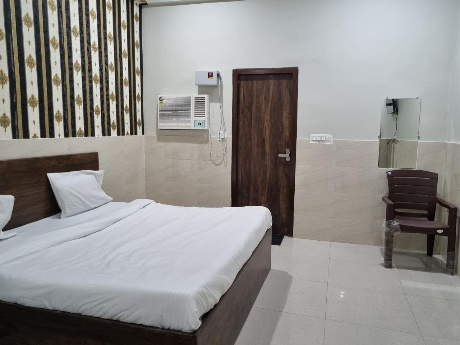 Bhakti Bhavan- Near Prem Mandir By Mukund Guest house *