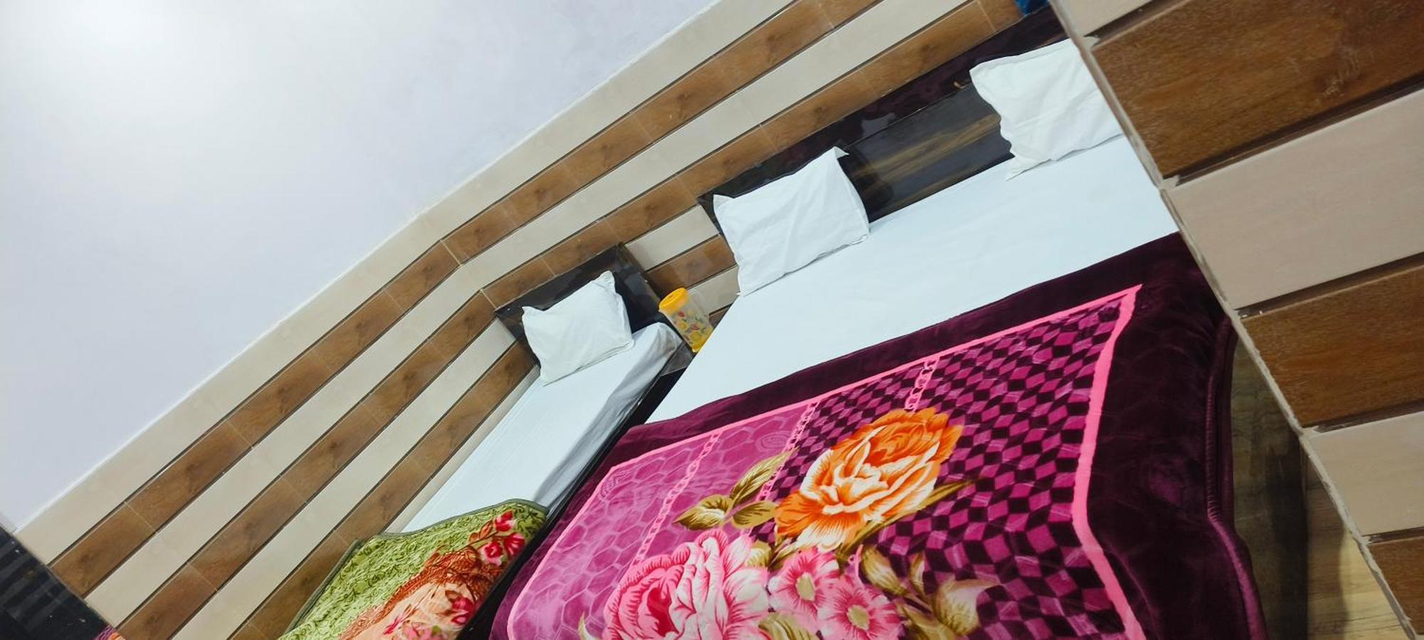 Shri Kamal Dham - Near Prem Mandir Guest house