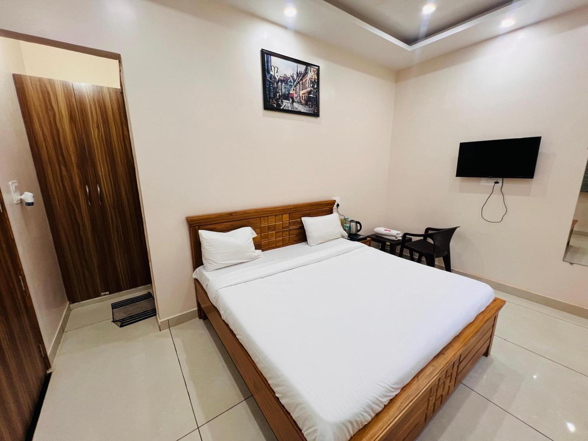 Hotel Hare Krishna Dham 3*