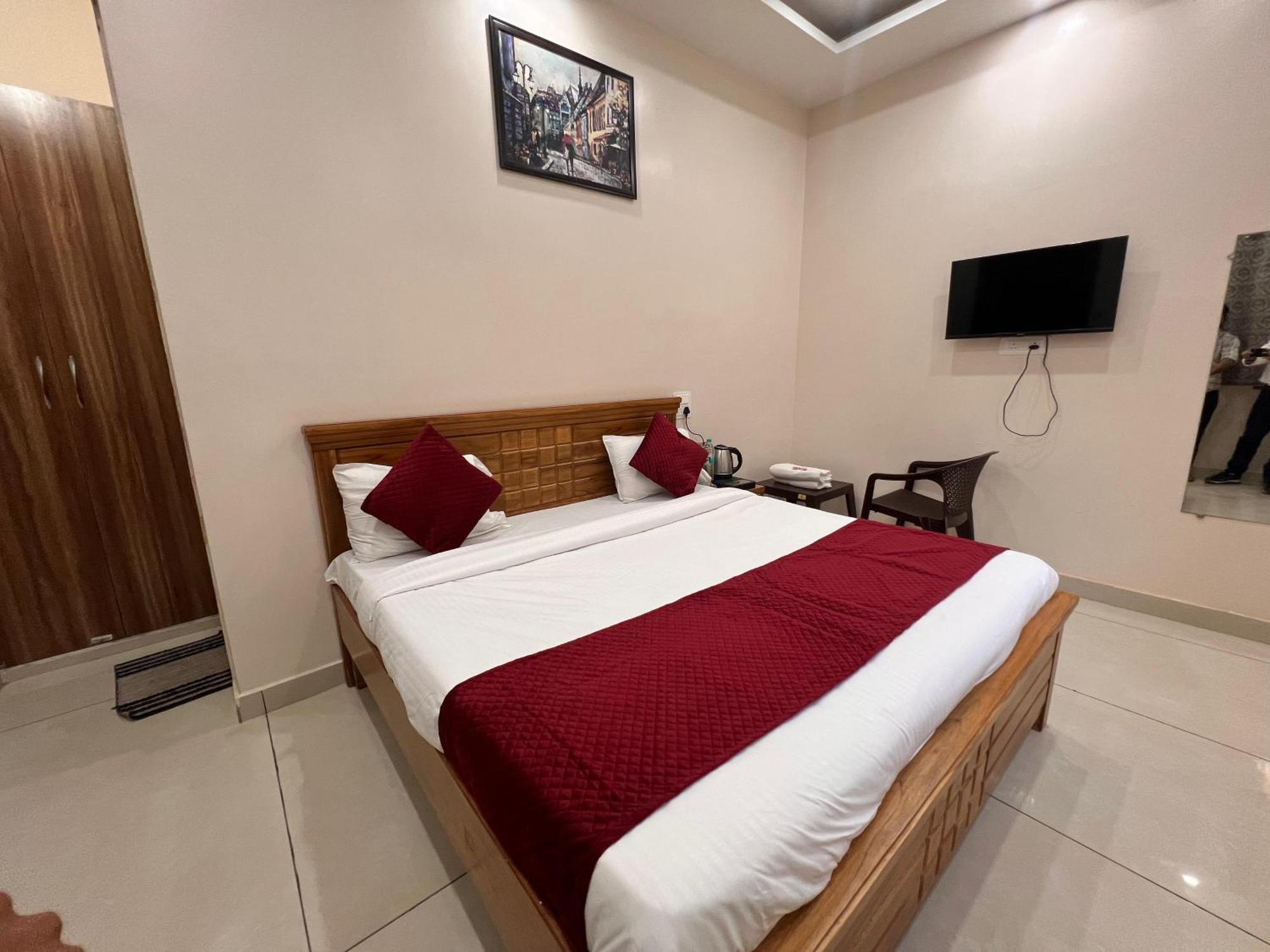 Hotel Hare Krishna Dham 3*