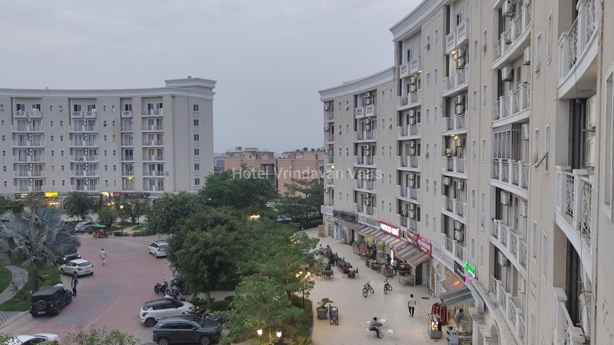 Vaas 2* Vrindavan