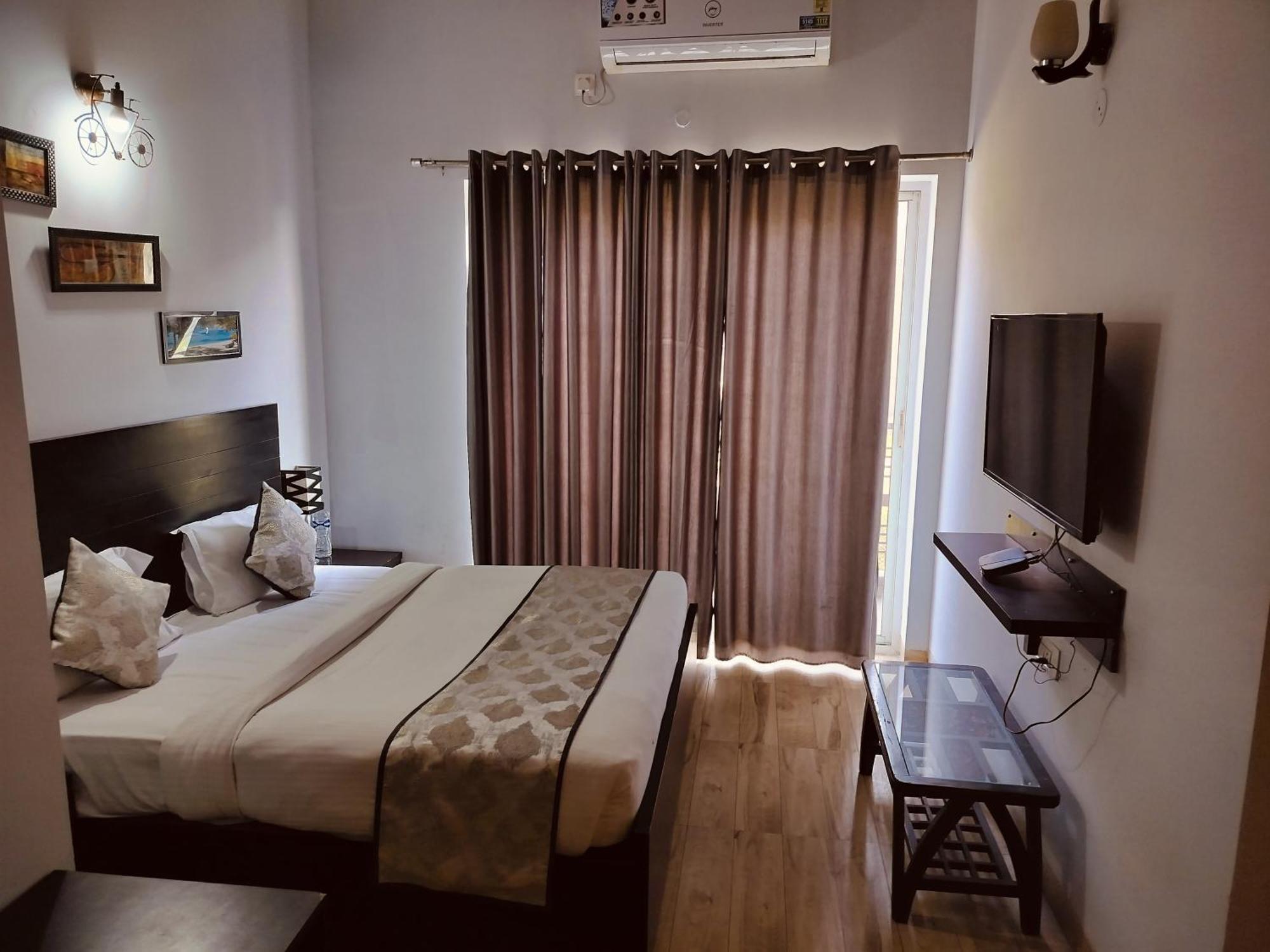 Hotel Srinika Grand Vrindavan