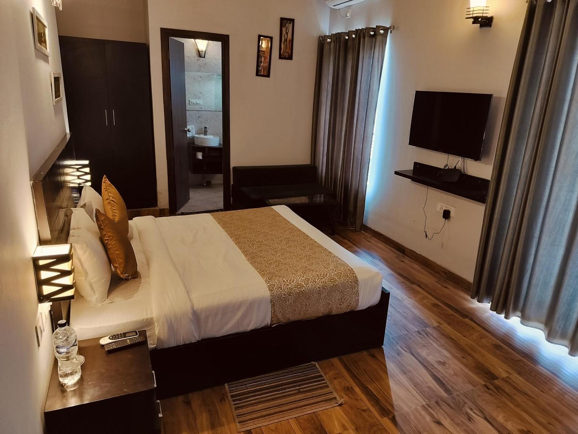 Srinika Grand Hotel