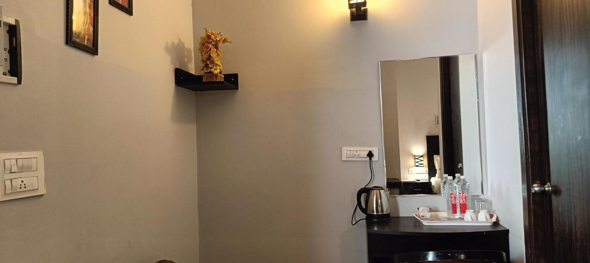 Hotel Vrindavan Suites