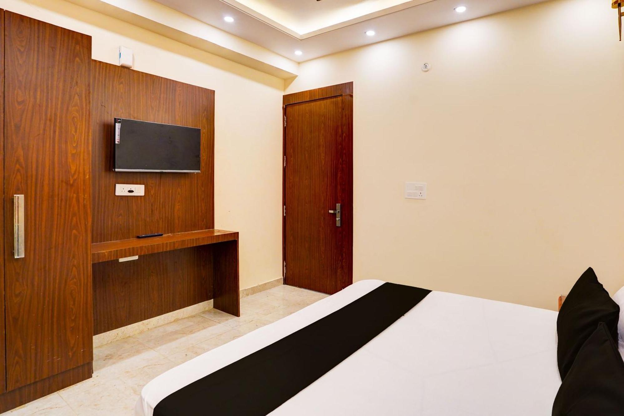 O Radha Vrinda Hotel *