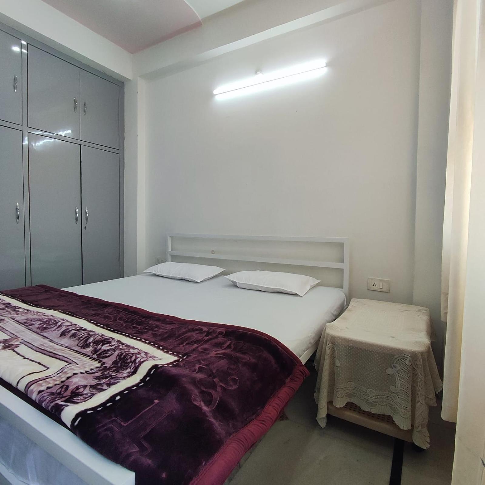 Homestay In Vrindavan, Radha Florence Near Chandroday Temple *