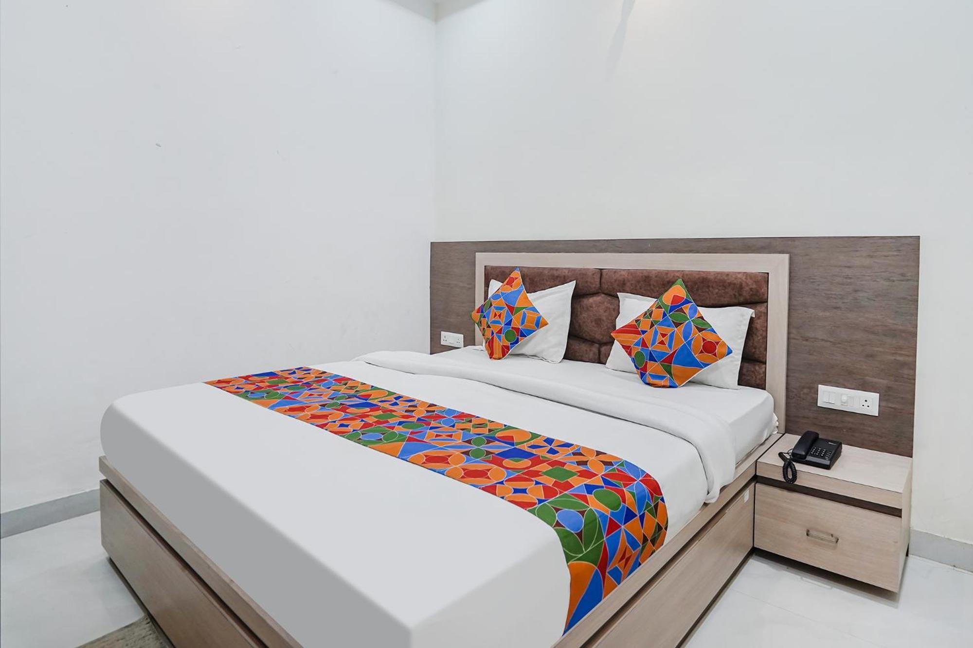Fabhotel Shri Giriraj Ji Dham 3*