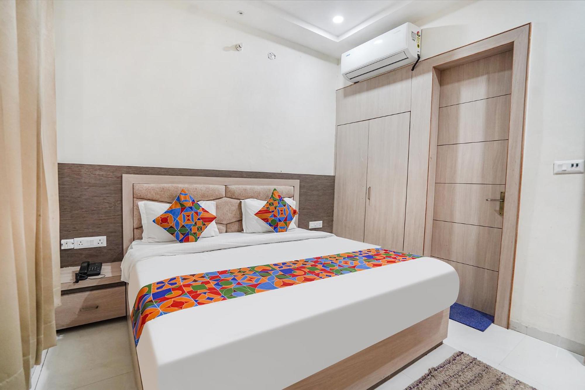 Fabhotel Shri Giriraj Ji Dham Hotel