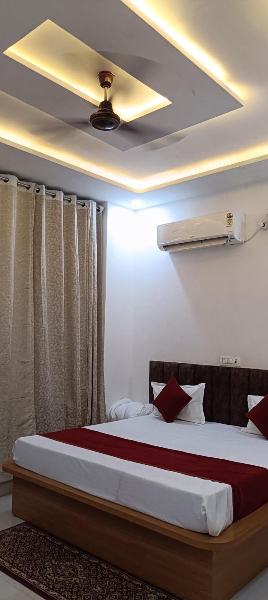 Hotel Ganga Palace -near Prem Mandir