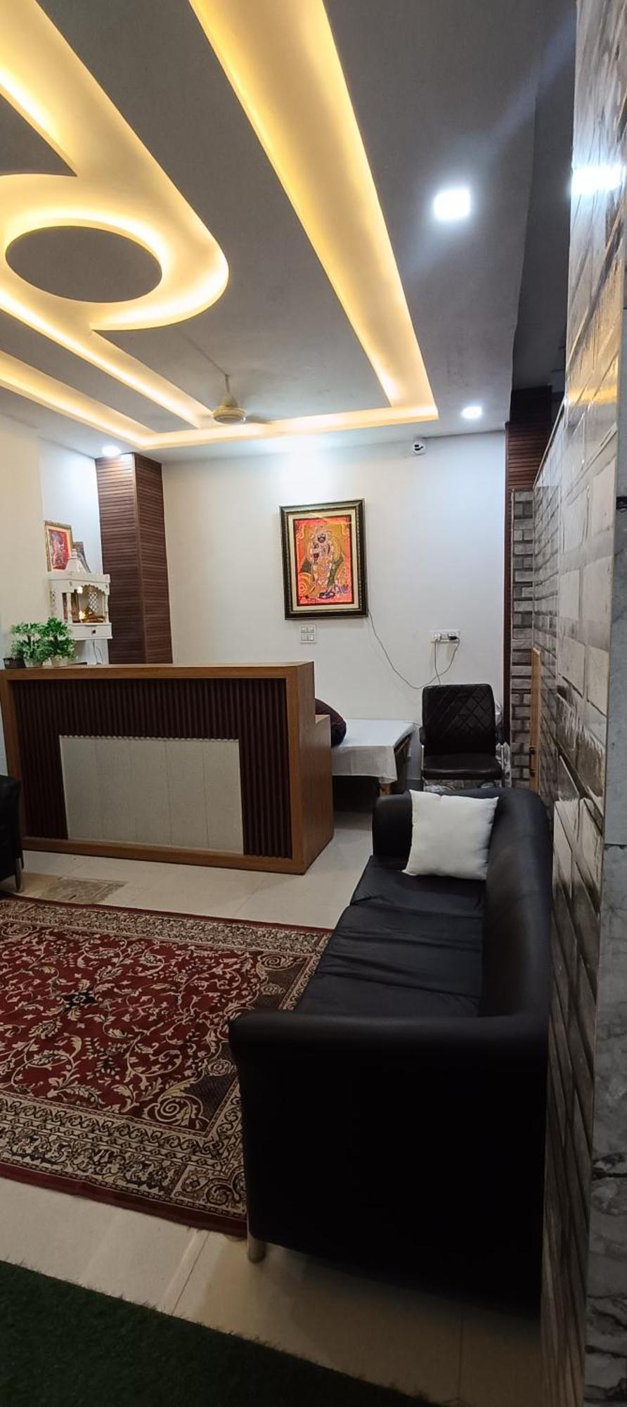 Ganga Palace -near Prem Mandir 3*