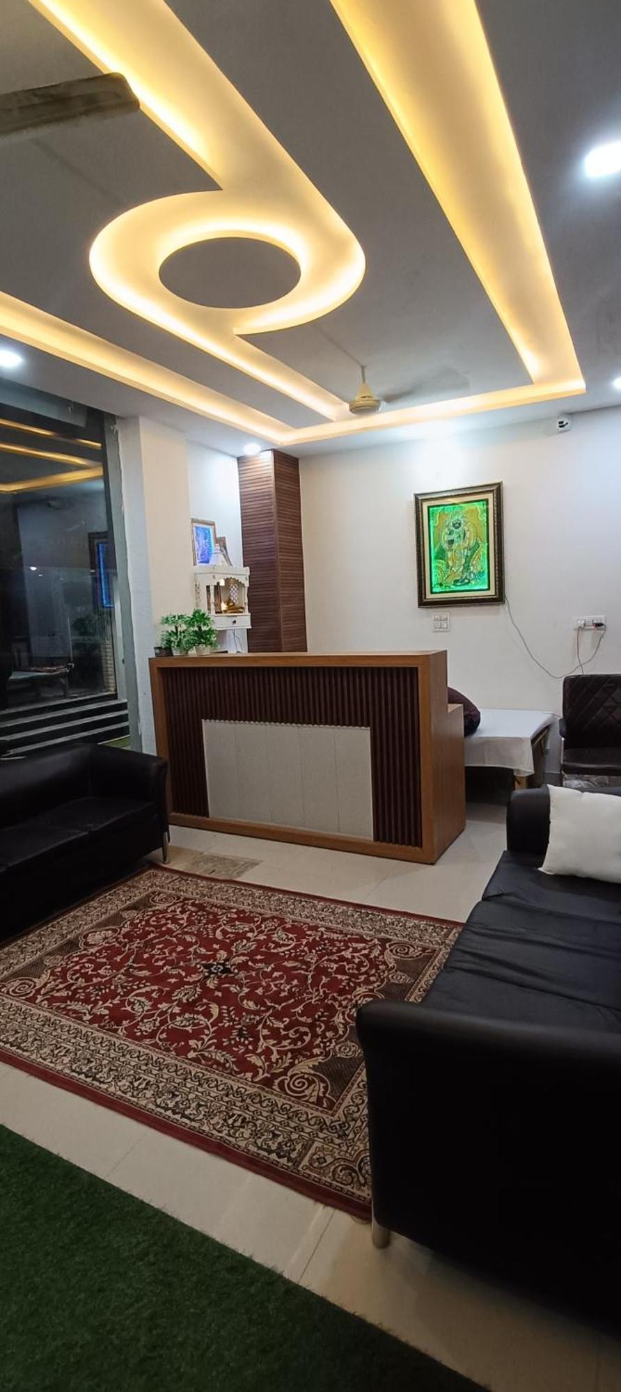 Ganga Palace -near Prem Mandir Hotel 3*