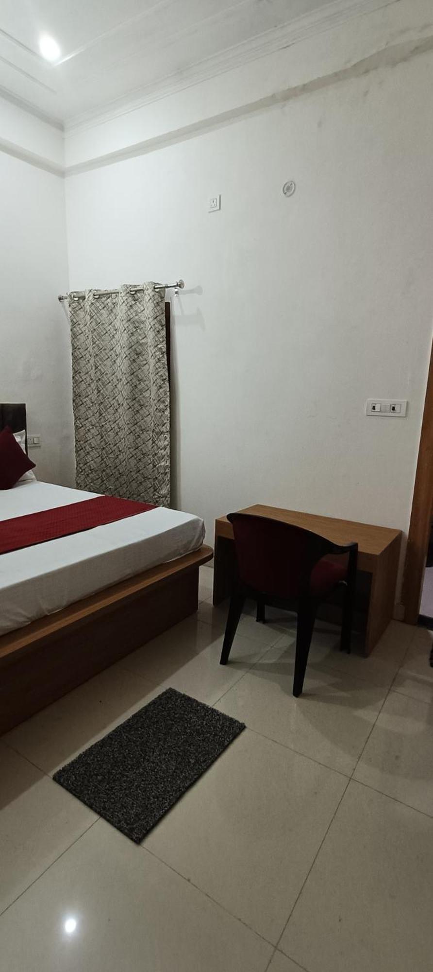 Hotel Ganga Palace -near Prem Mandir 3*