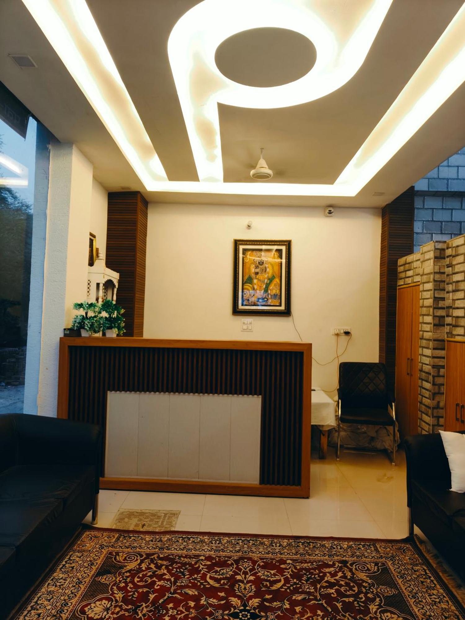 Ganga Palace -near Prem Mandir Hotel 3*