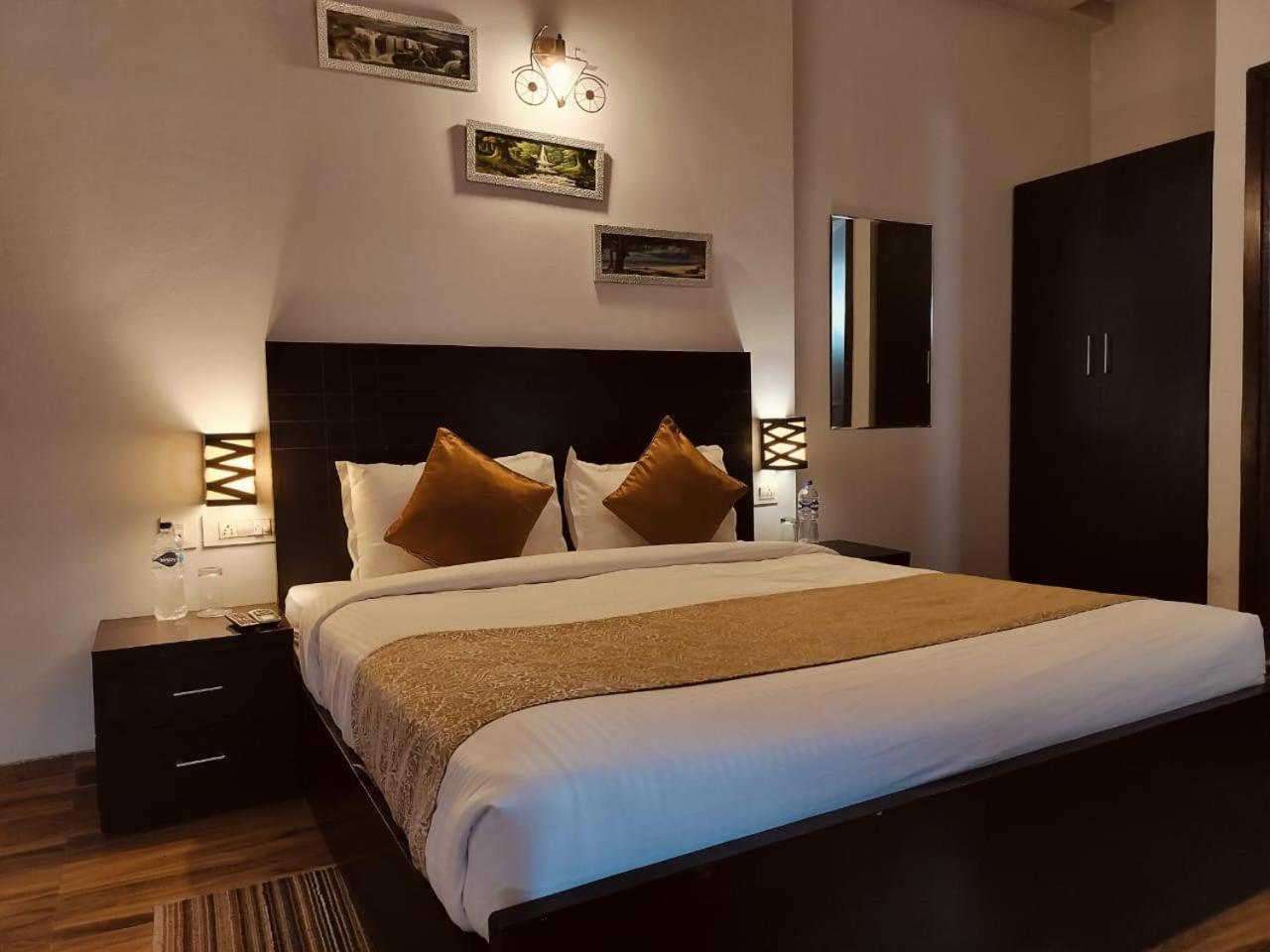 Hotel Vrindavan Suites