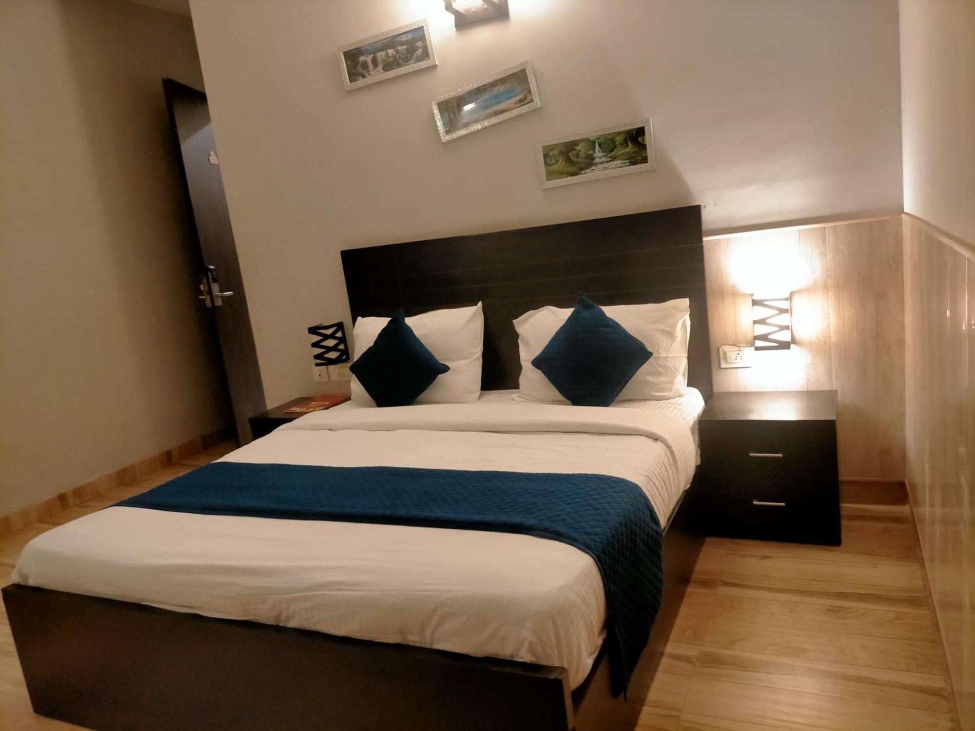 Hotel Vrindavan Suites