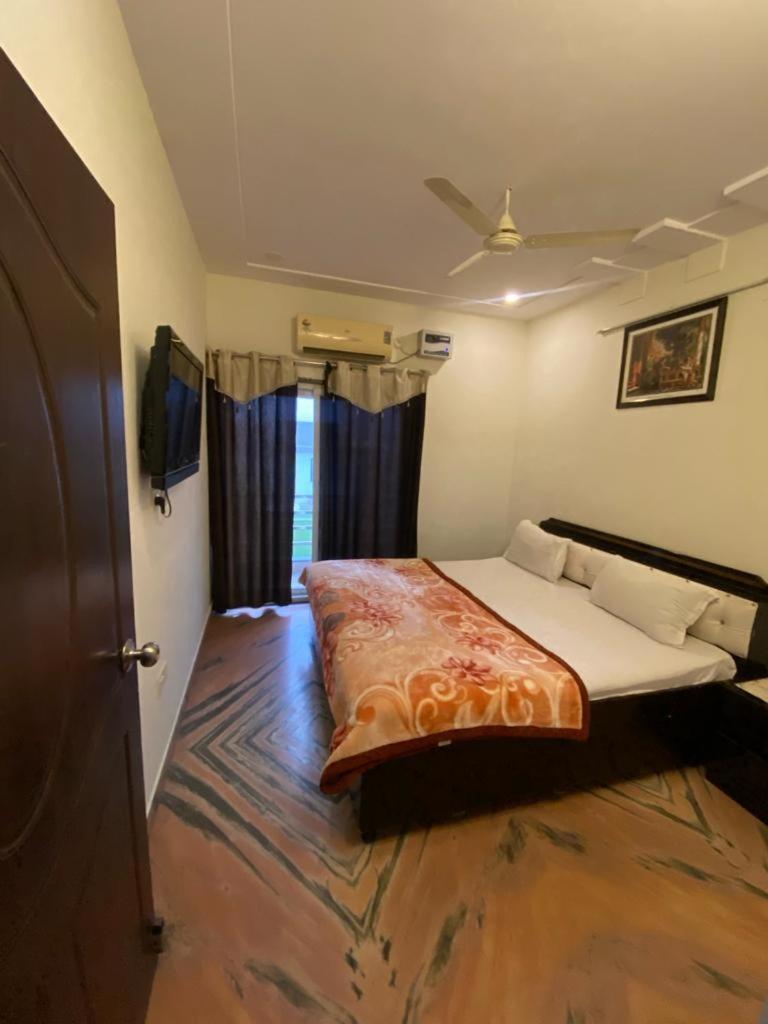 11 Flowers Service By Grb Apartment *