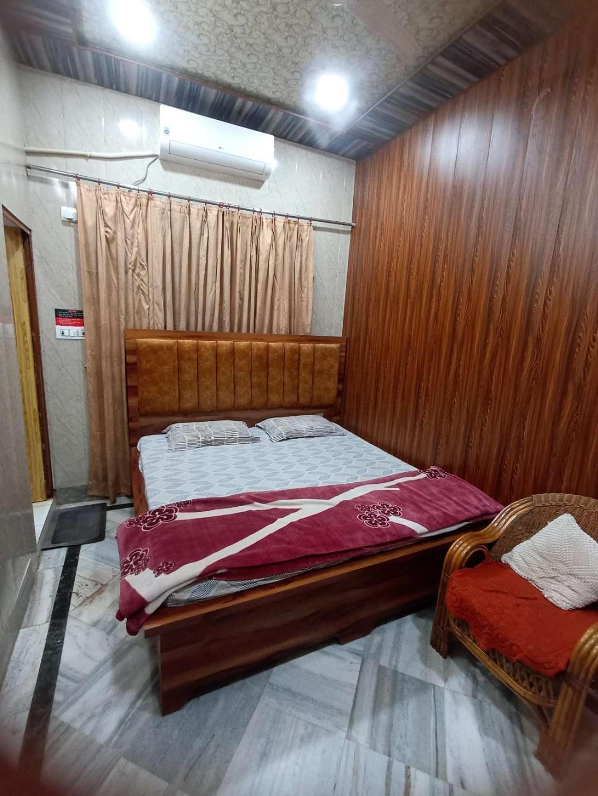 Shree Hit Radhamohan Dham * Vrindavan