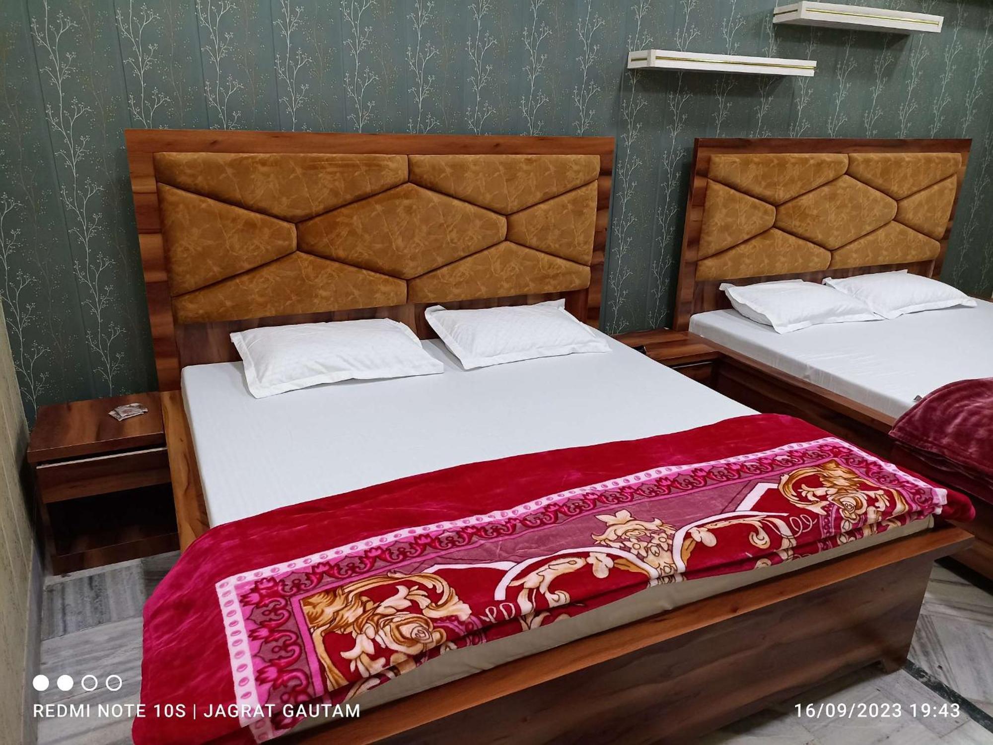 Guest house Shree Hit Radhamohan Dham