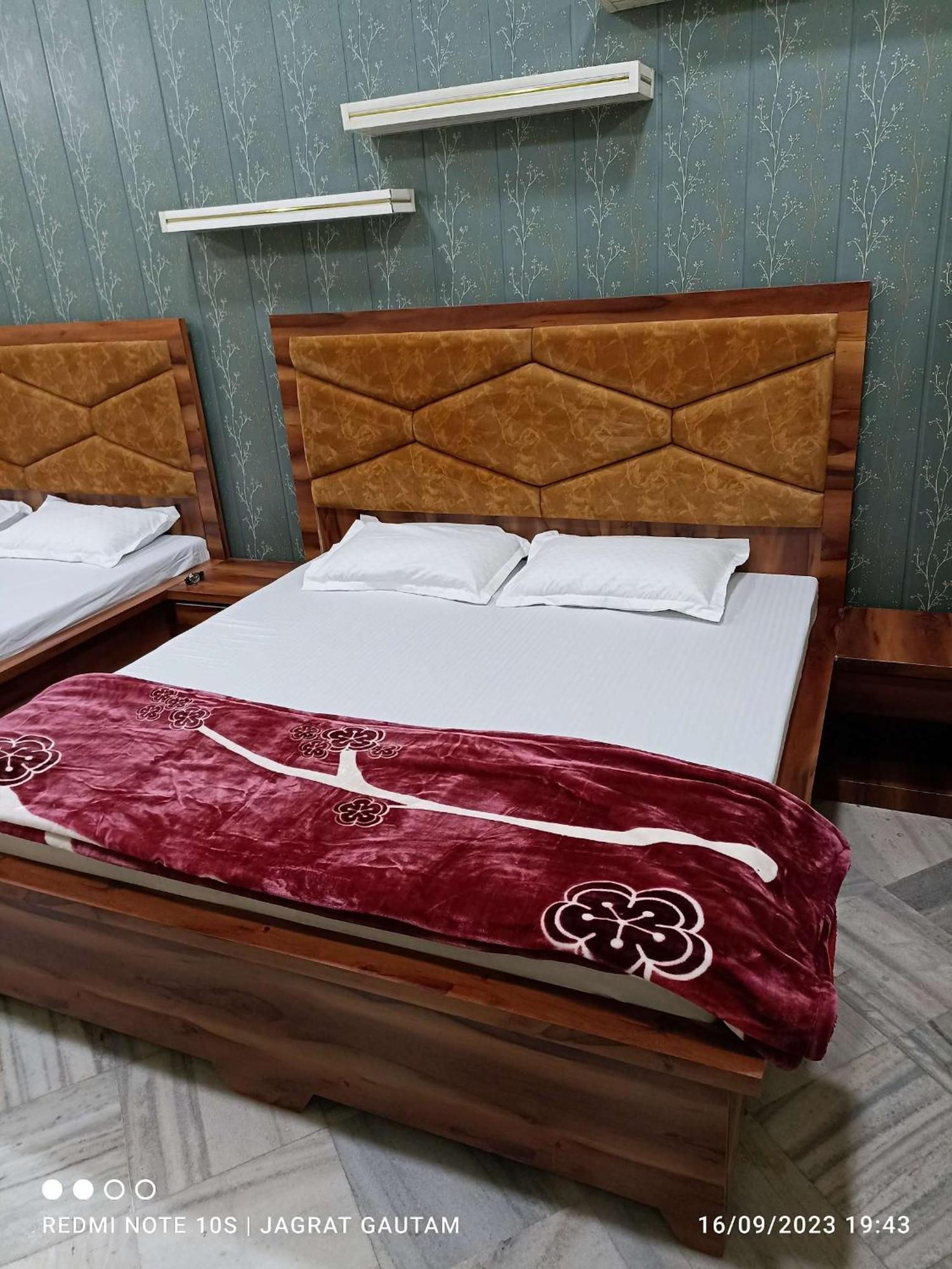 Guest house Shree Hit Radhamohan Dham *