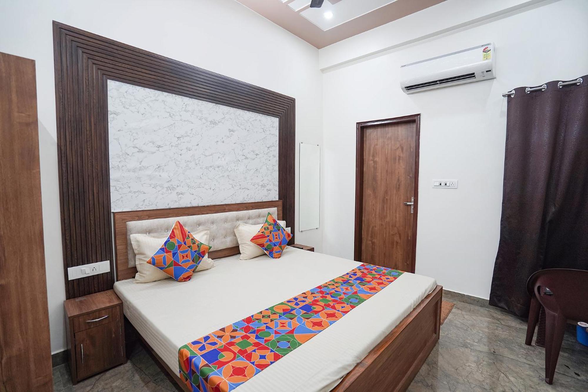 Hotel Fabhotel Shree Prem Residency 3*