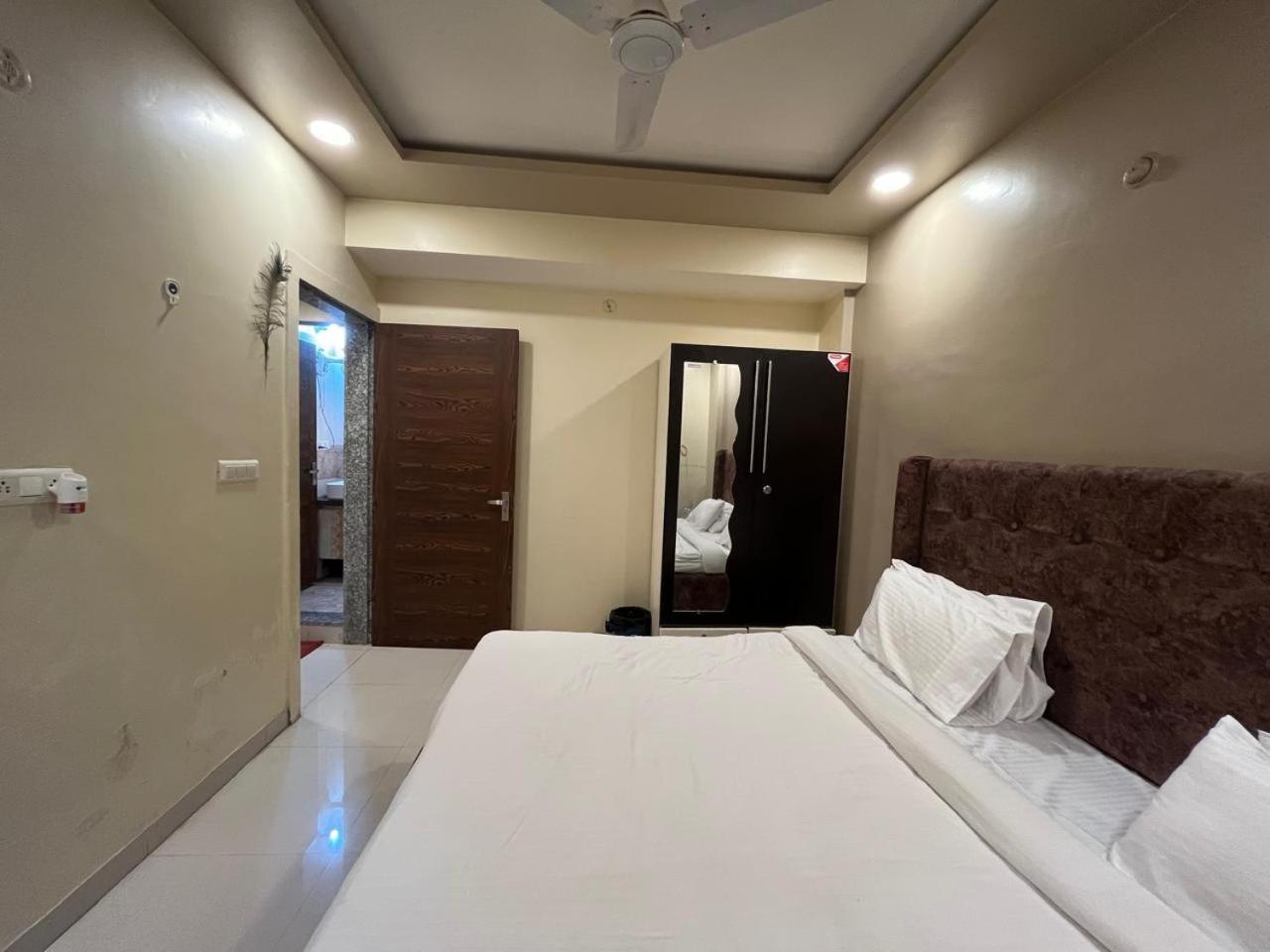 Shree Jee's House Apartment