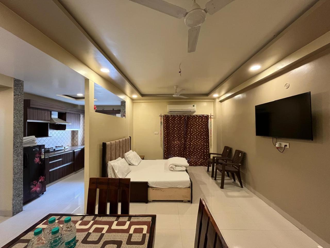 Apartment Shree Jee's House