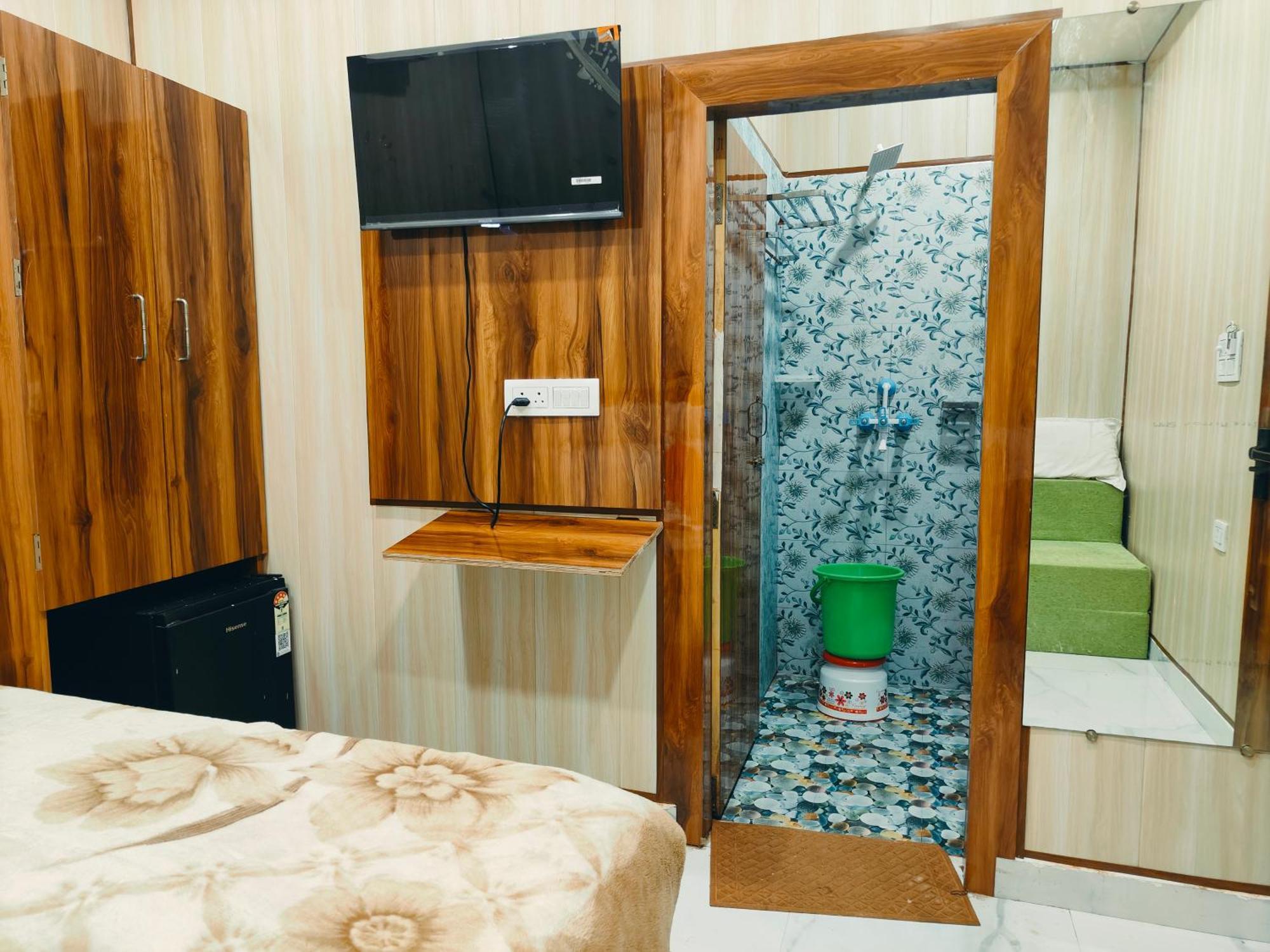 Hotel Shree Krishnam Residency Near Prem Mandir 4*