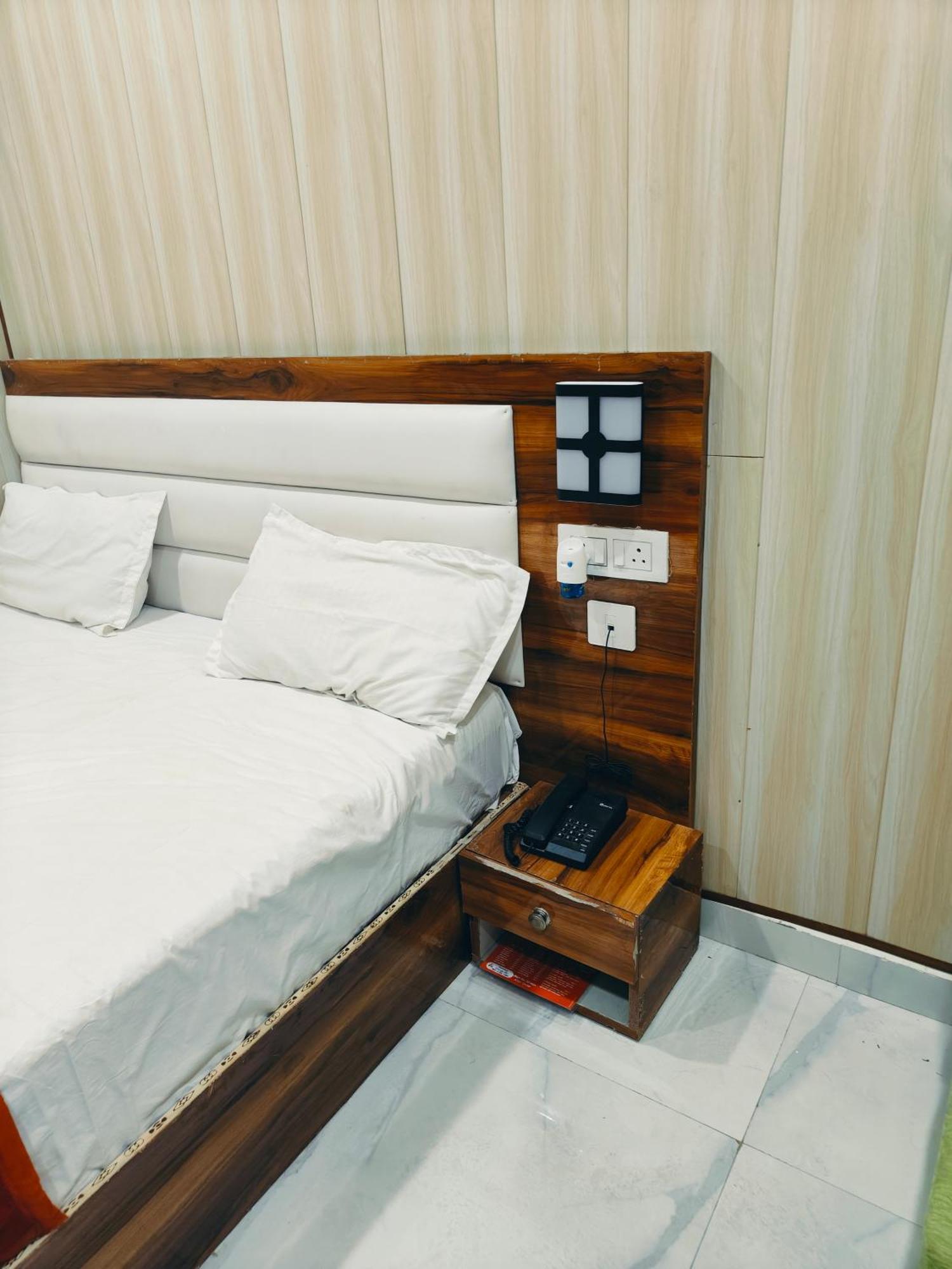 Shree Krishnam Residency Near Prem Mandir 4*