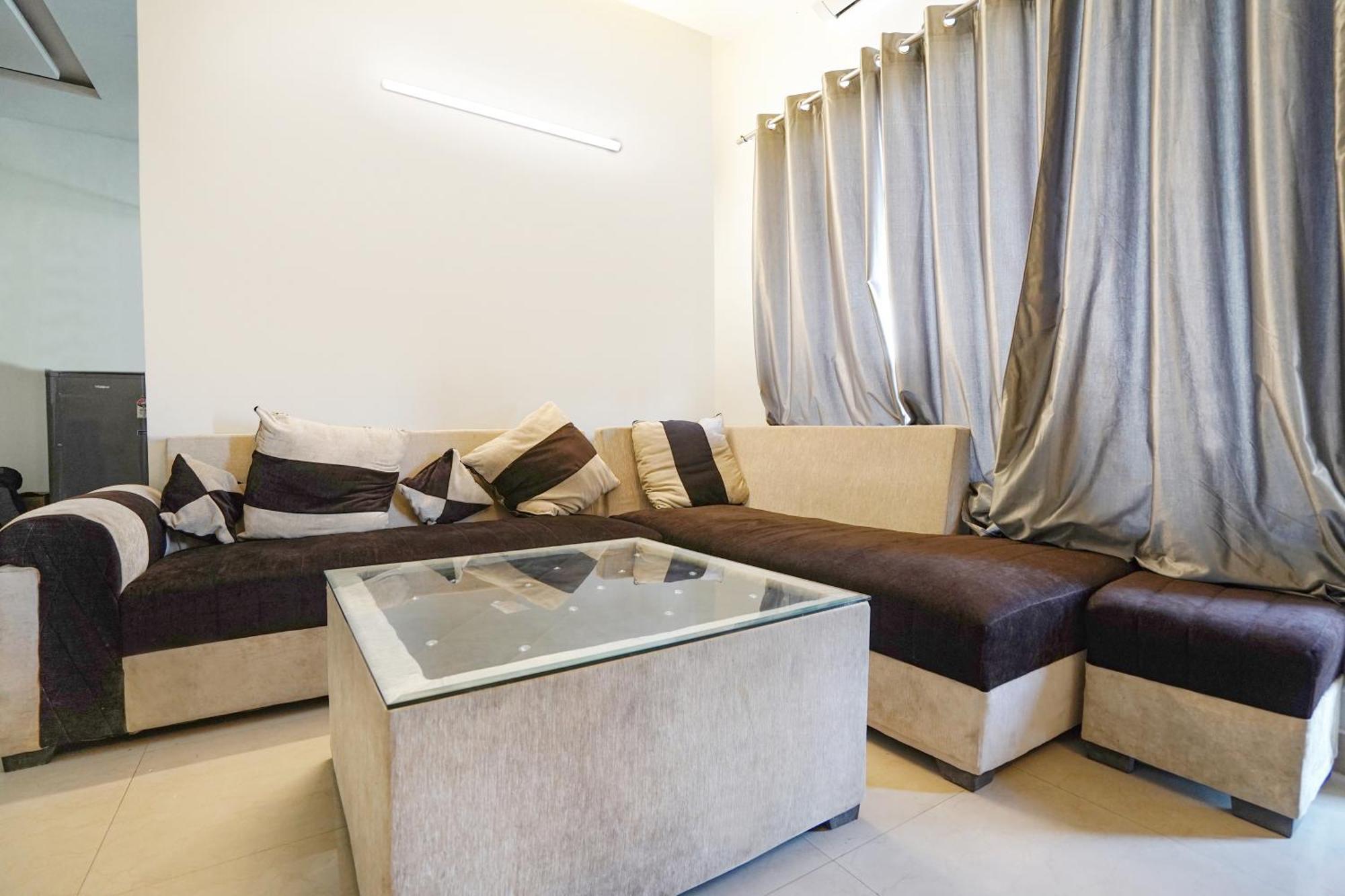 Hotel Fabhotel Vraj