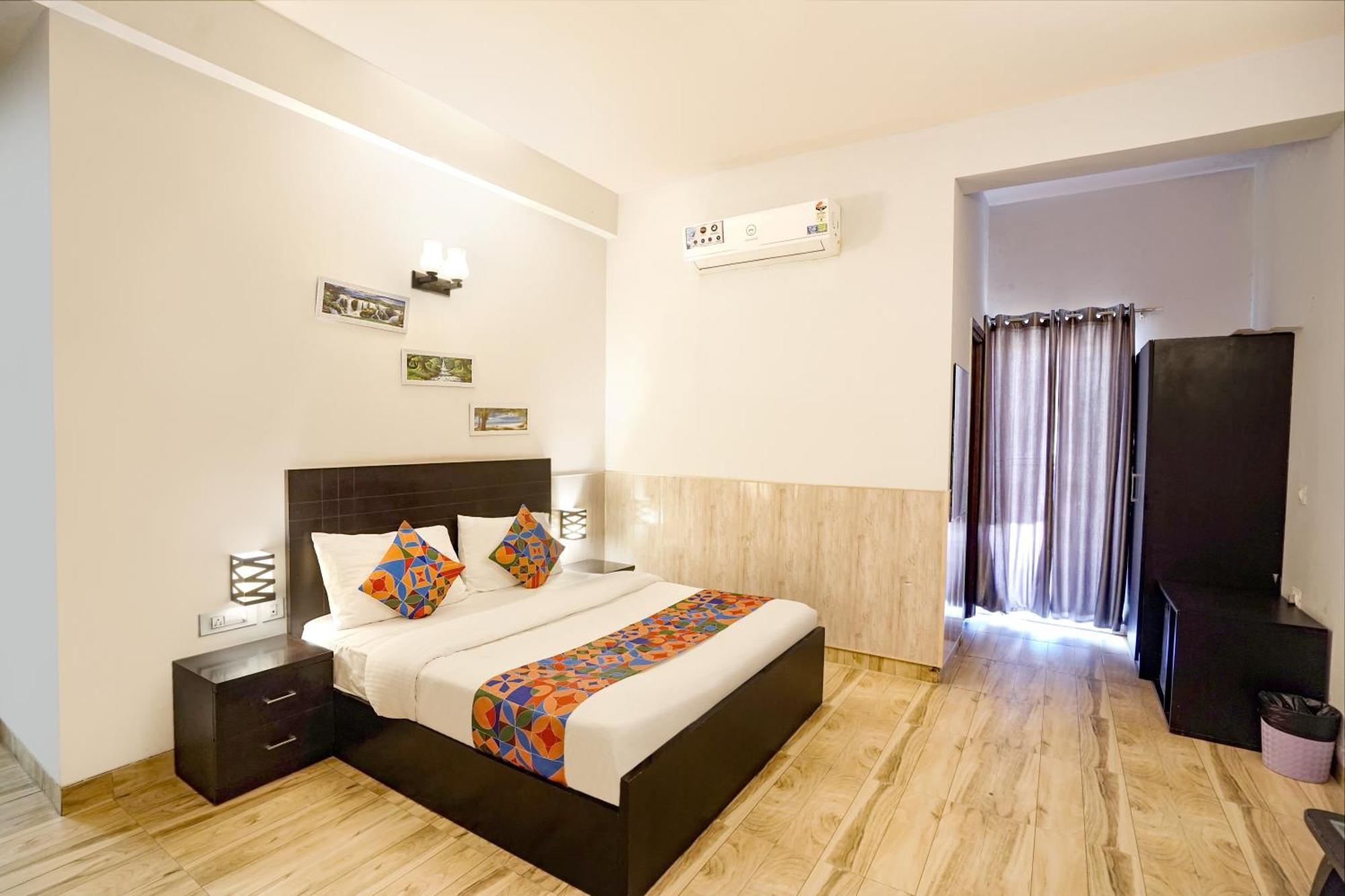 Hotel Fabhotel Vraj 3*