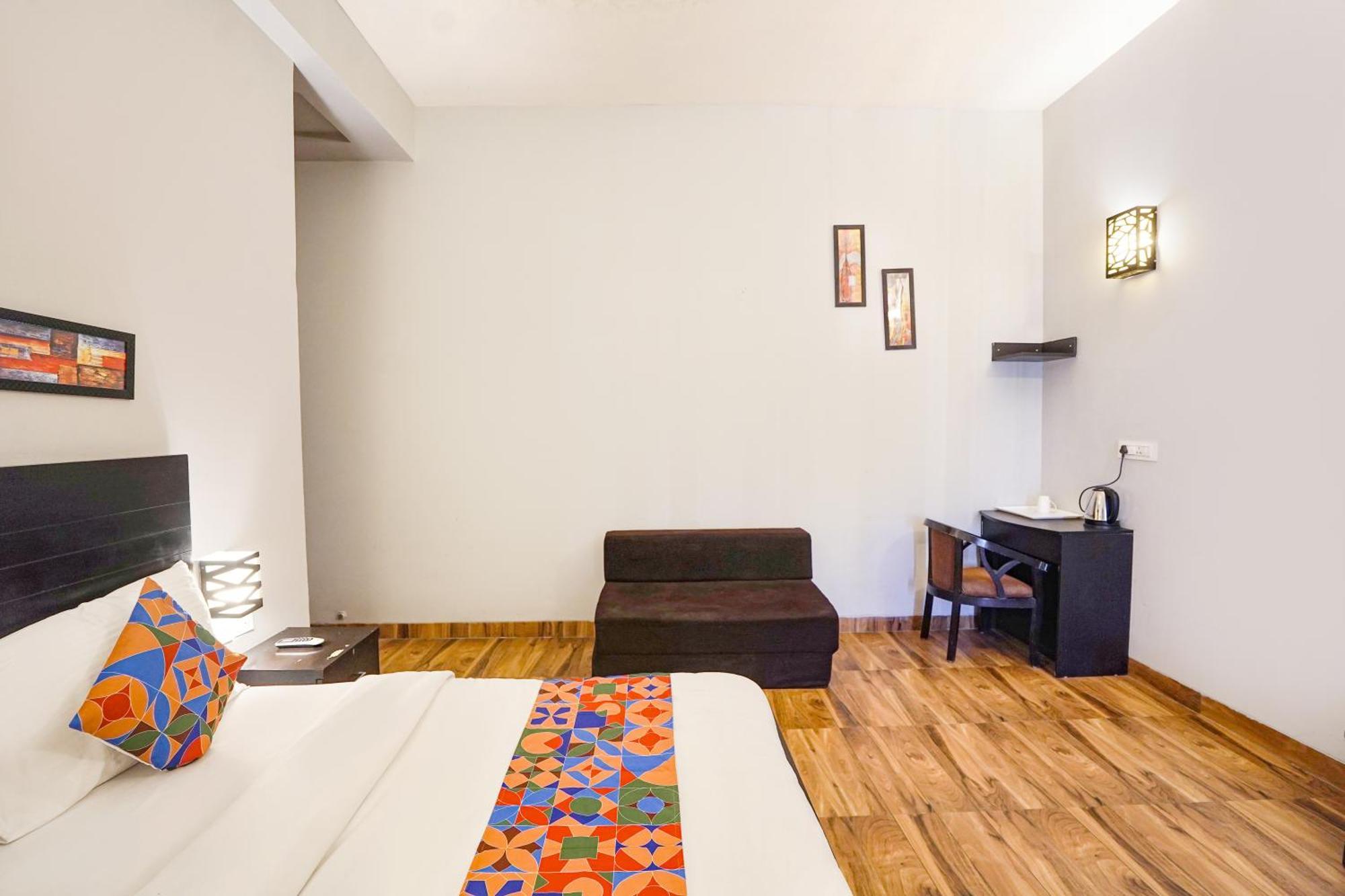 Hotel Fabhotel Vraj 3*