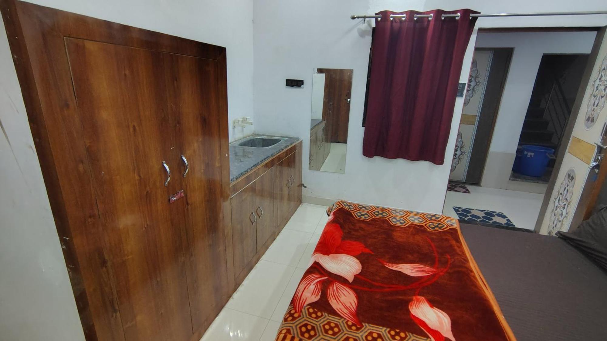 Guest house Shri Haridas Kripa Dham Ashram *