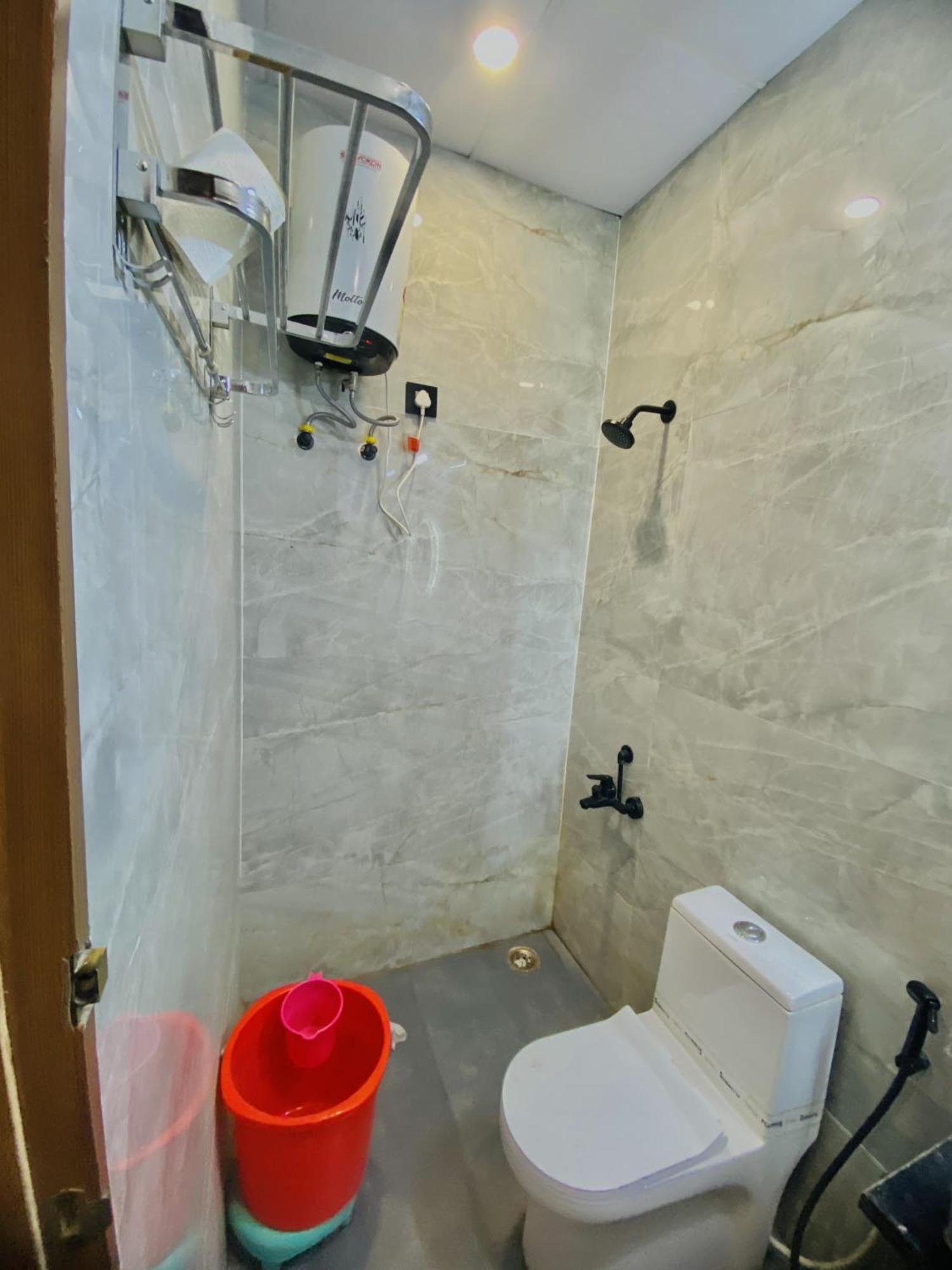 Hotel Kingston Near Prem Mandir And Bihari Ji Mandir 2*