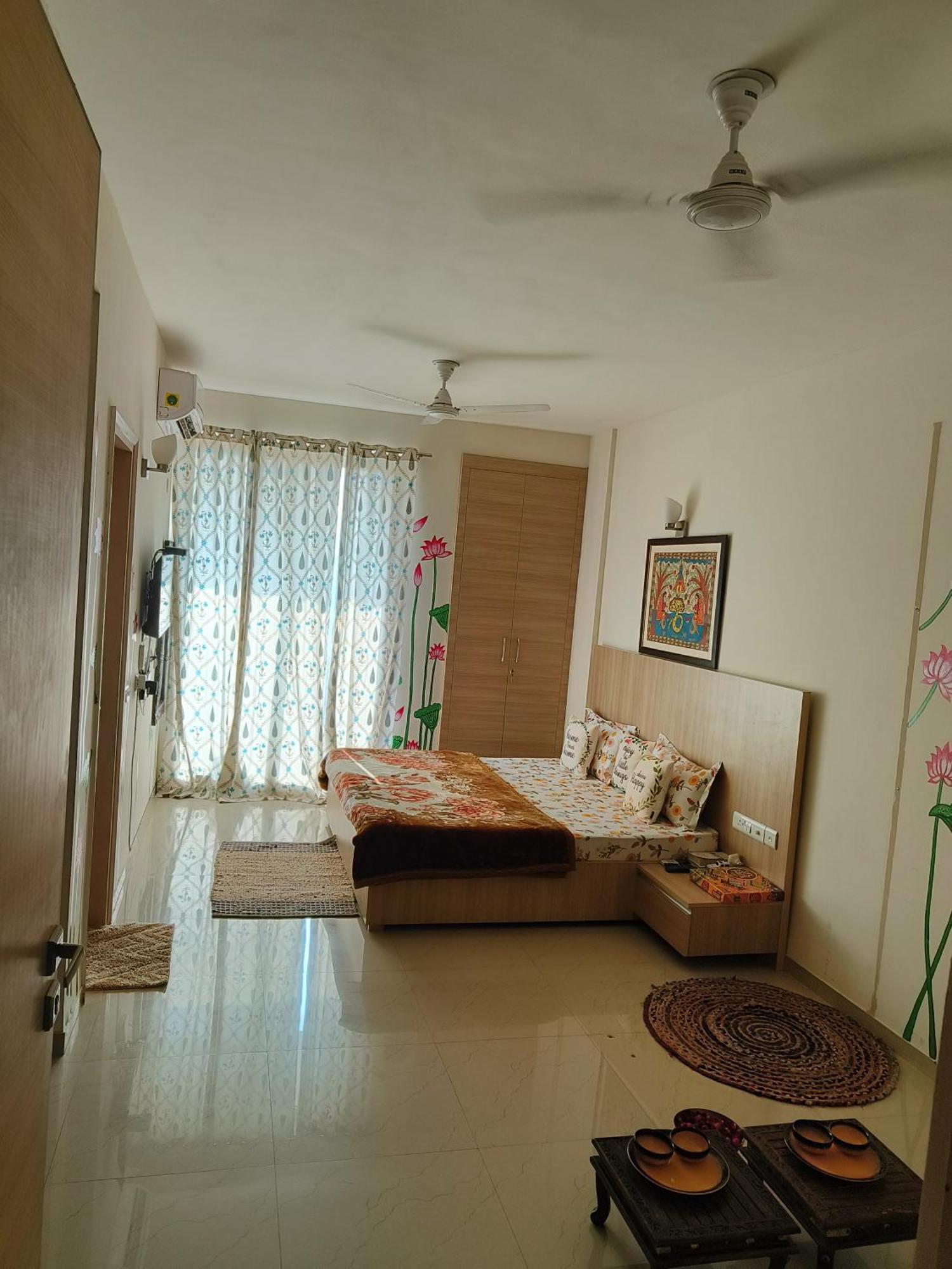 Vasudev Kutumb Atithi Devo Bava Vrindavan