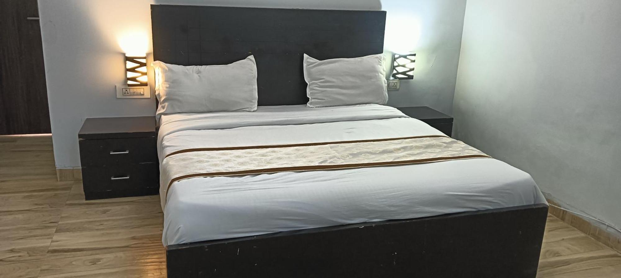 Hotel Vrindavan Suites At Omaxe Enternity 5*