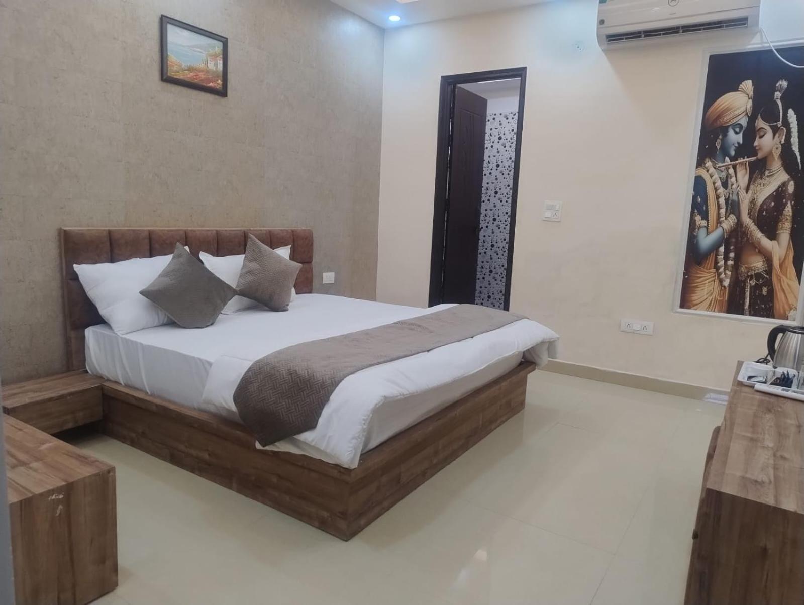 Hotel Mango Tree,