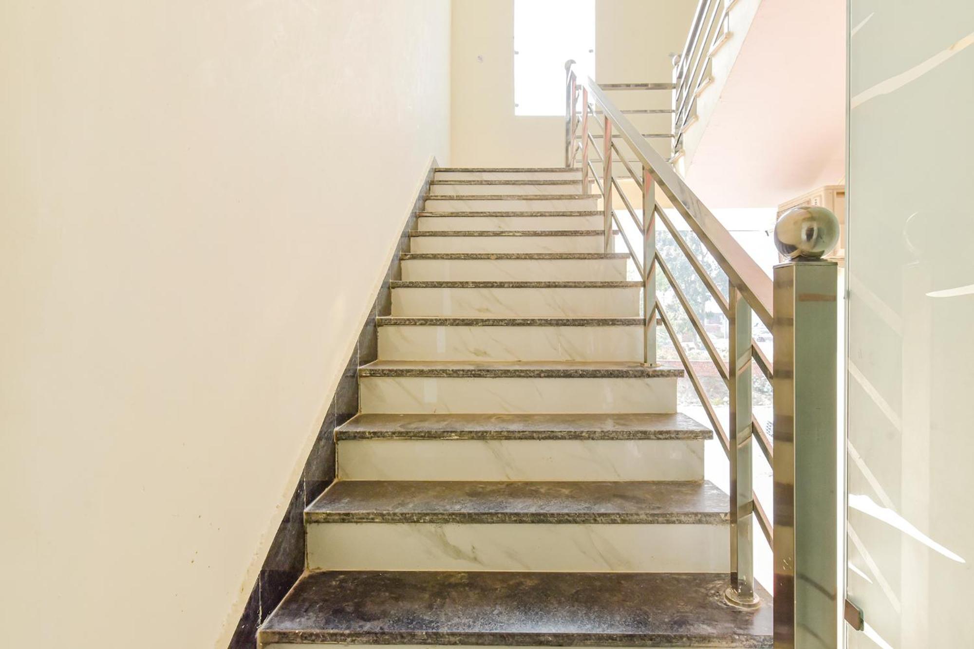 Fabhotel Shri Rk Residency - Nr Pram Mandir Shree Banke Bihari Temple Hotel