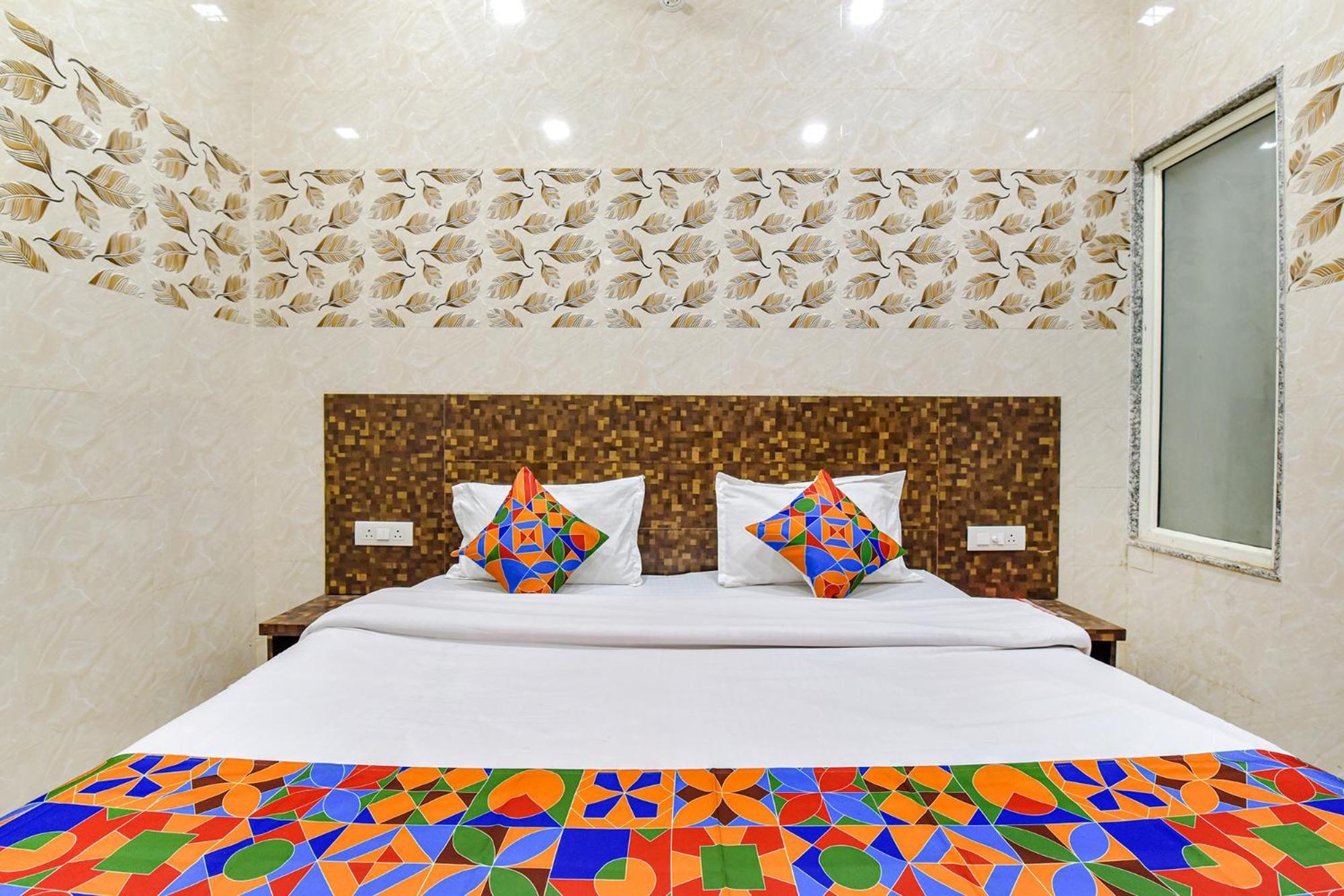 Hotel Fabhotel Maa Gayatri Sadan - Nr Pram Mandir Shree Banke Bihari Temple Vrindavan