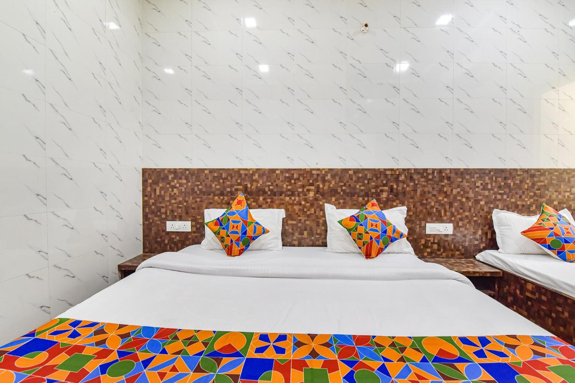Fabhotel Maa Gayatri Sadan - Nr Pram Mandir Shree Banke Bihari Temple Hotel Vrindavan