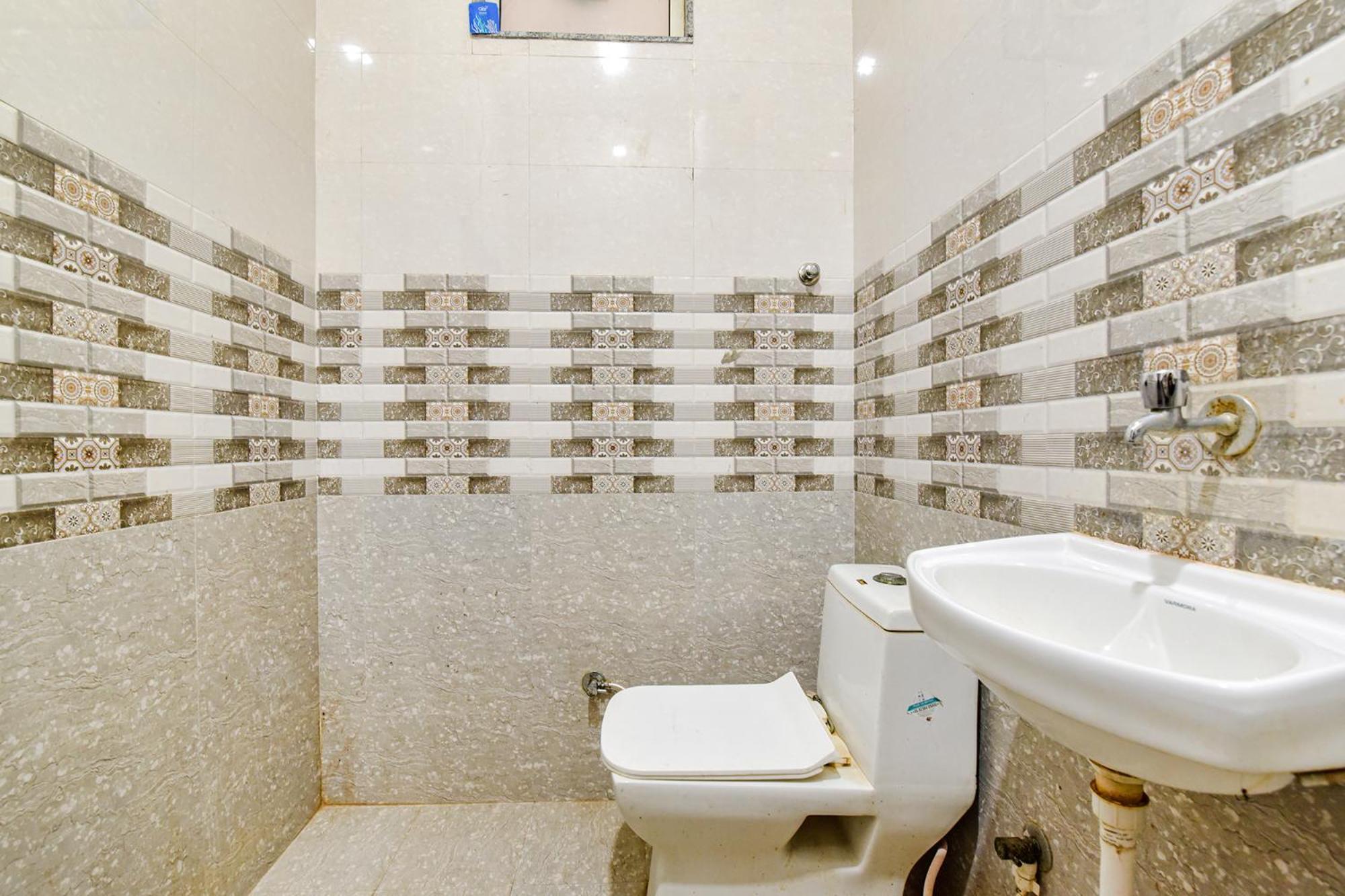 Hotel Fabhotel Maa Gayatri Sadan - Nr Pram Mandir Shree Banke Bihari Temple *