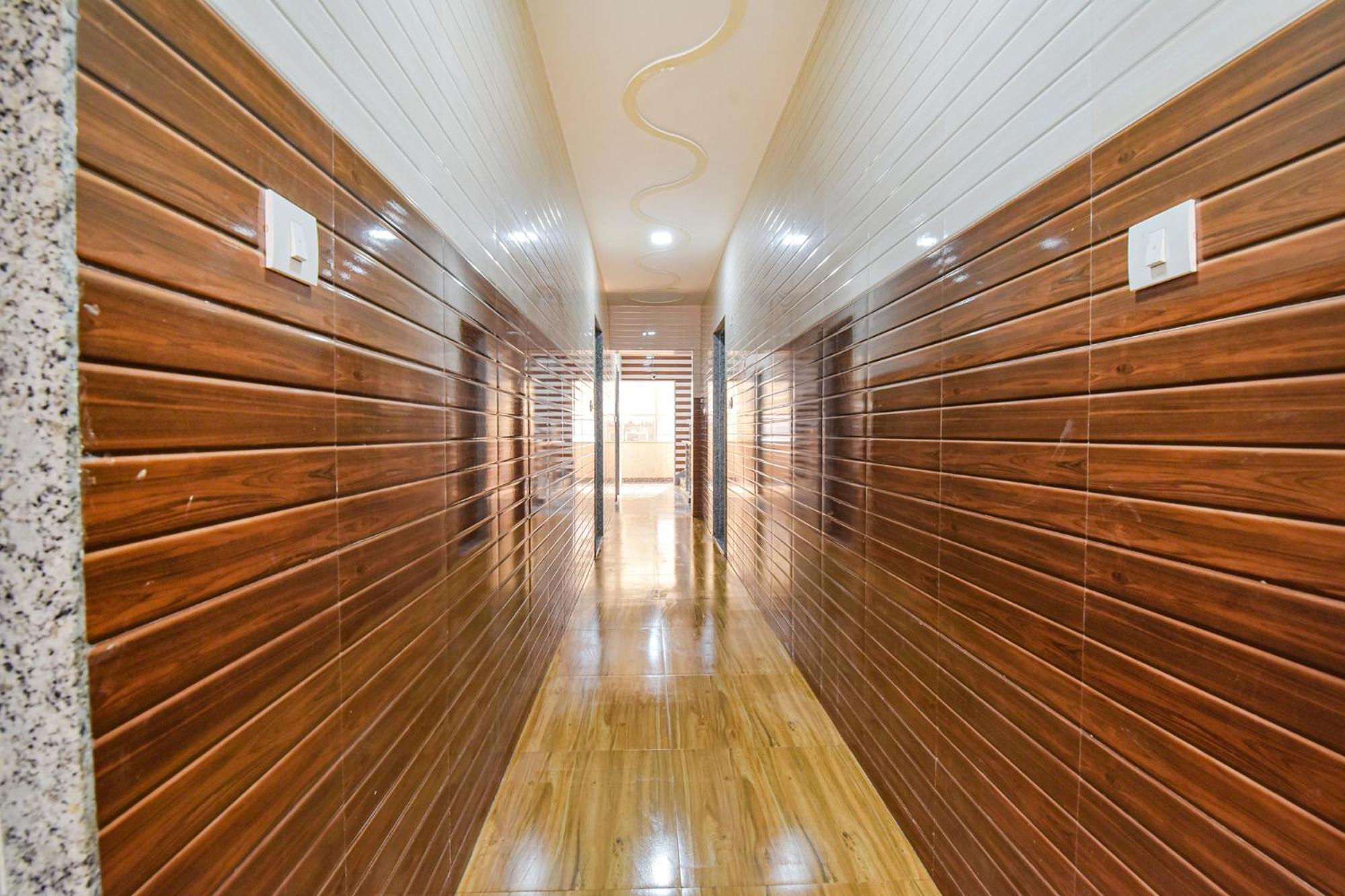 Fabhotel Maa Gayatri Sadan - Nr Pram Mandir Shree Banke Bihari Temple Hotel Vrindavan