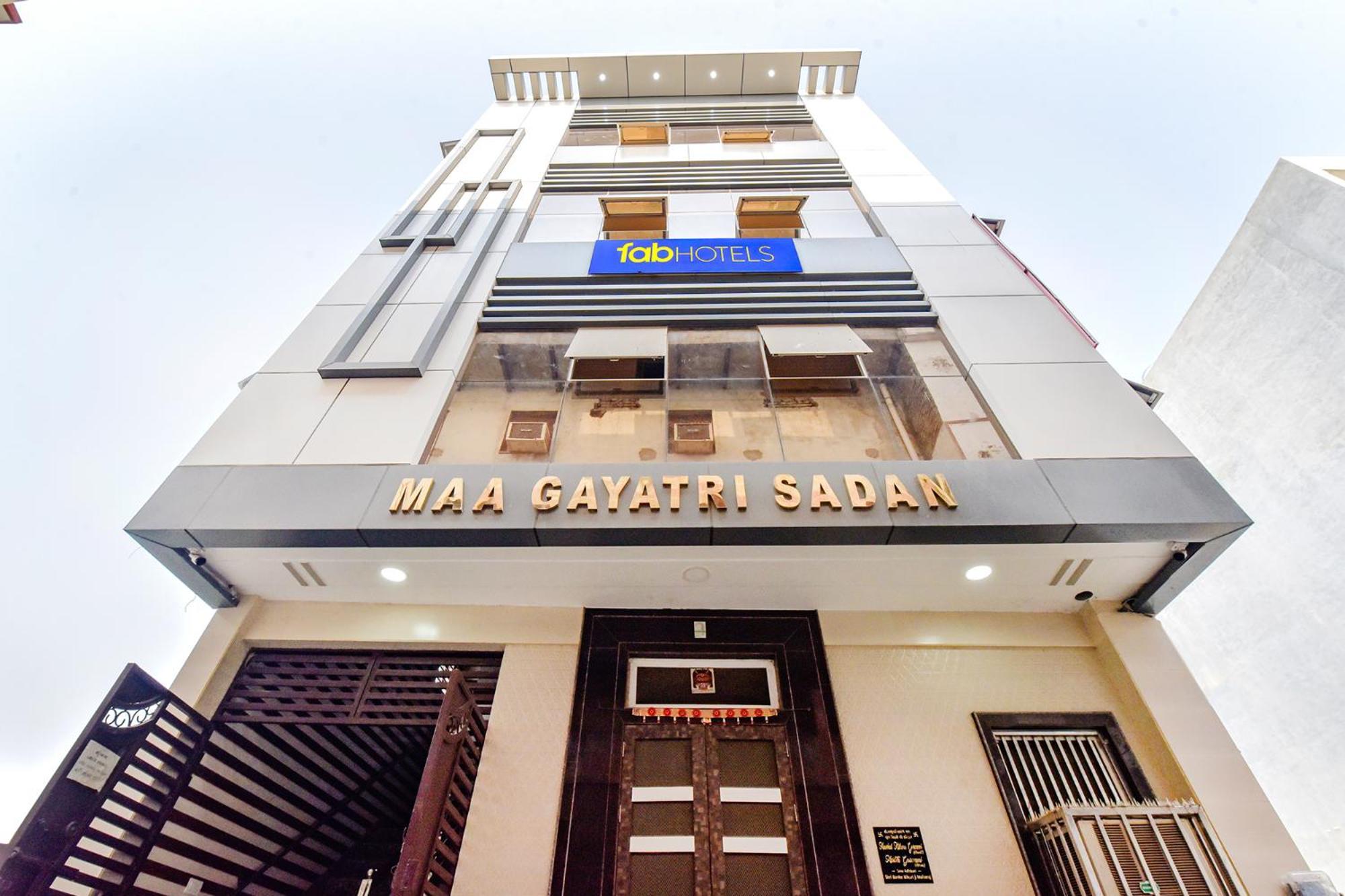 Fabhotel Maa Gayatri Sadan - Nr Pram Mandir Shree Banke Bihari Temple