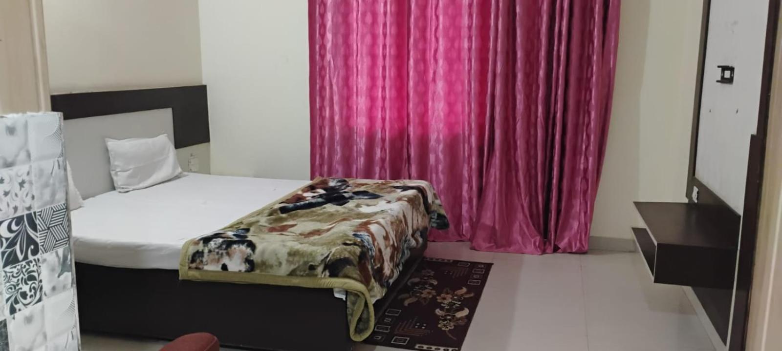 Krishna International Hotel 4*