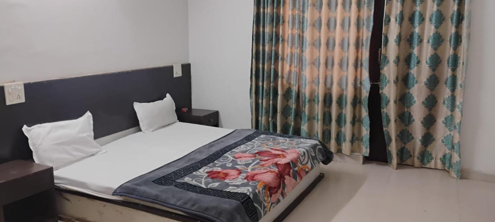 Krishna International Hotel Vrindavan