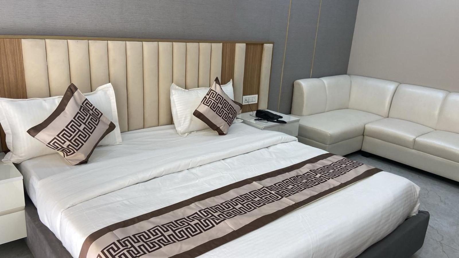 Shri Sadhana Hotel Vrindavan