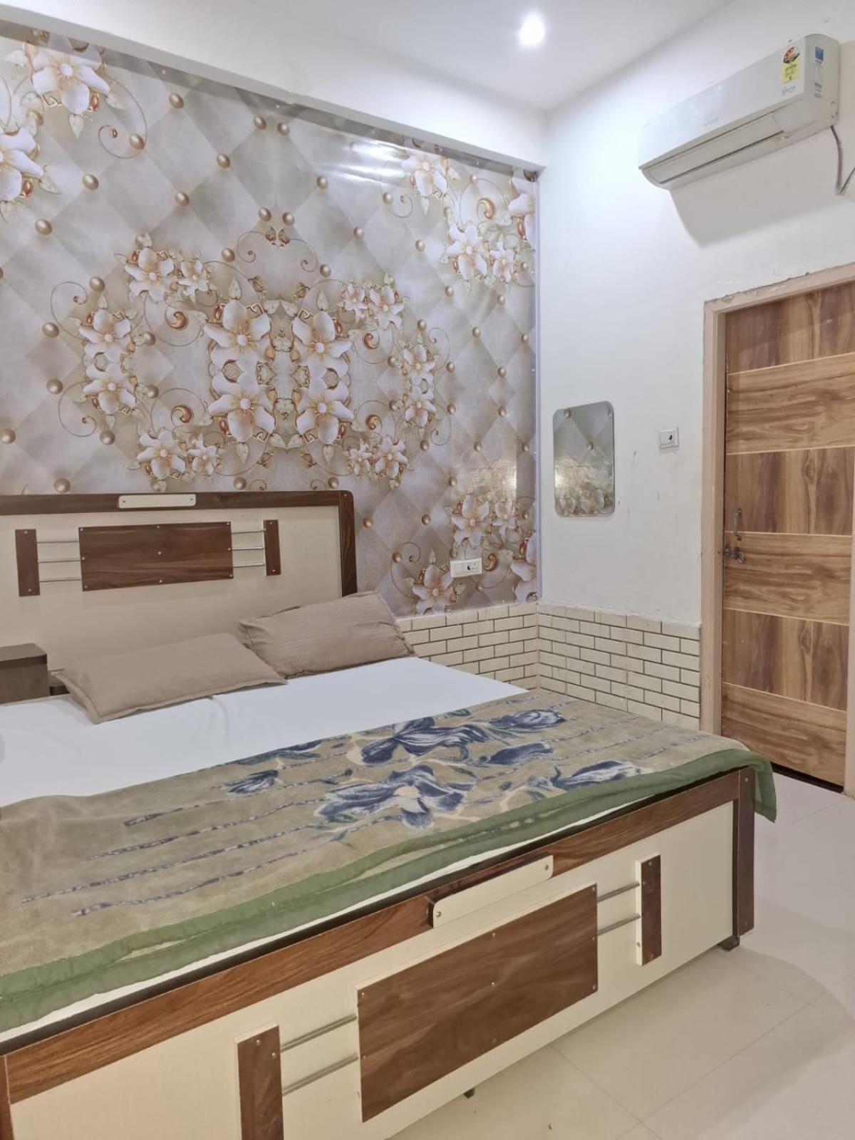 Hotel Shree Ram Krishna Dham 2*