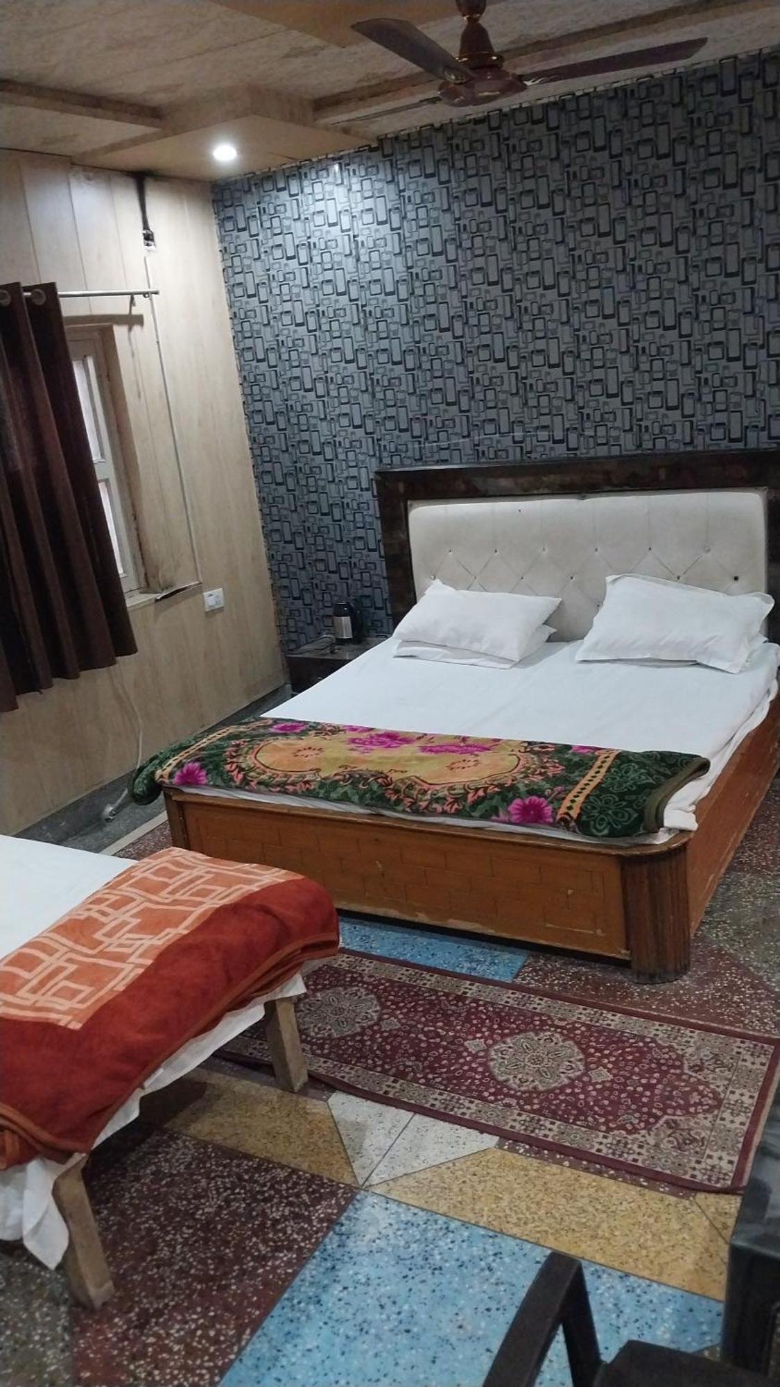 Hotel Somnath Residency Radhe Nikunj