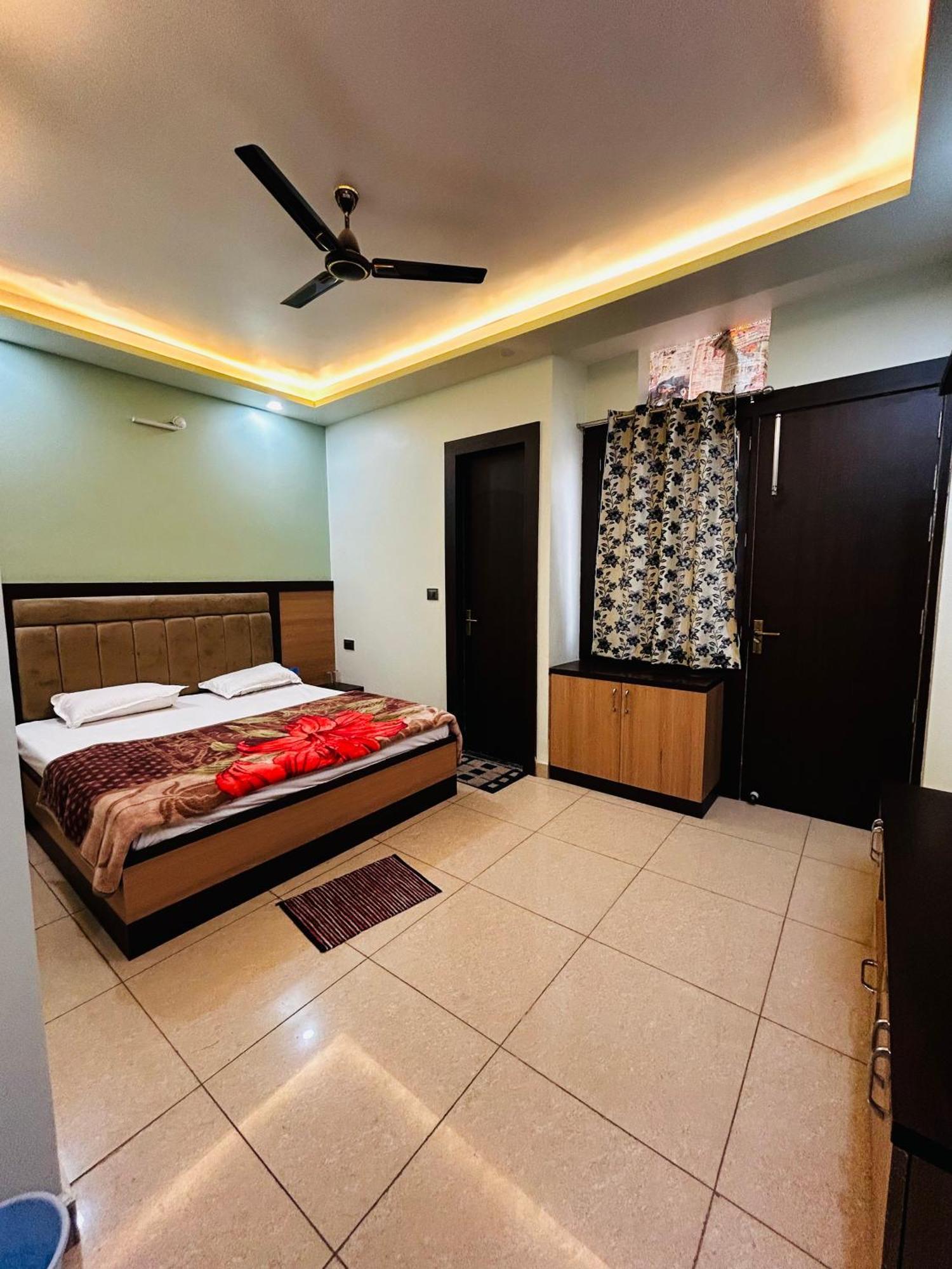 Hotel Saraswati Dhaam 3*